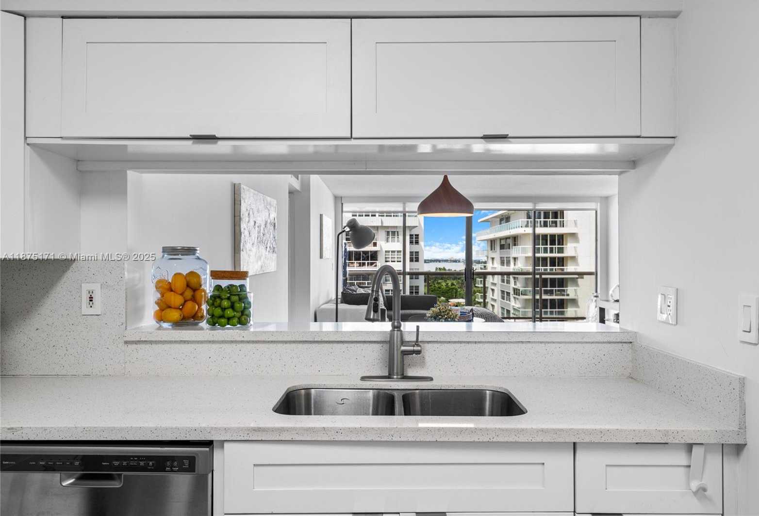 Small Image of 5757 COLLINS AVE #1602, Miami Beach Number 4