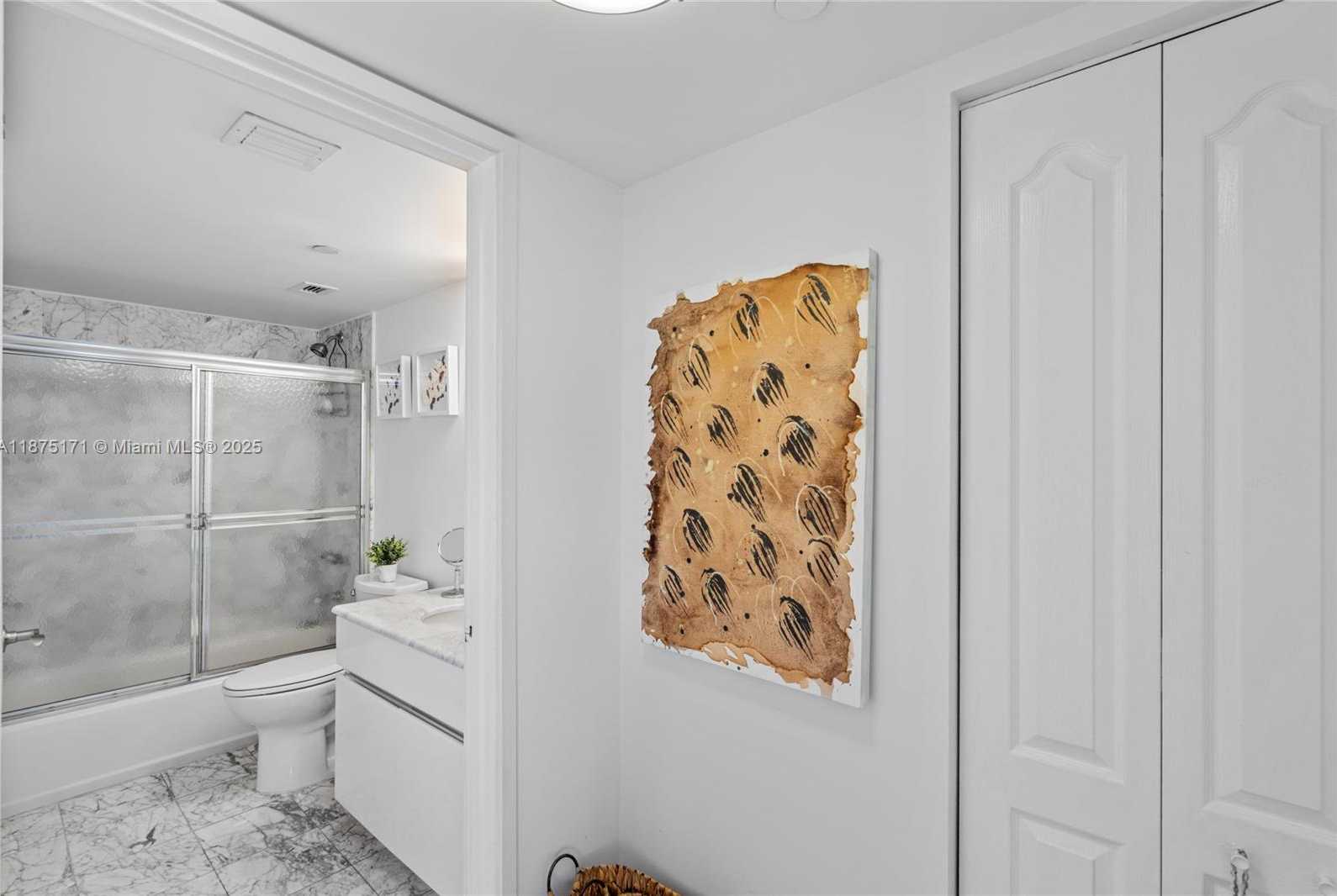 Small Image of 5757 COLLINS AVE #1602, Miami Beach Number 41