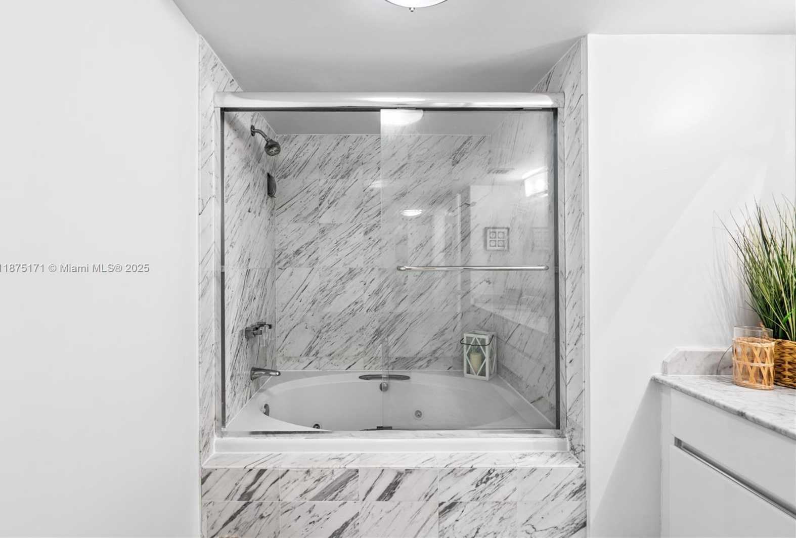 Small Image of 5757 COLLINS AVE #1602, Miami Beach Number 49