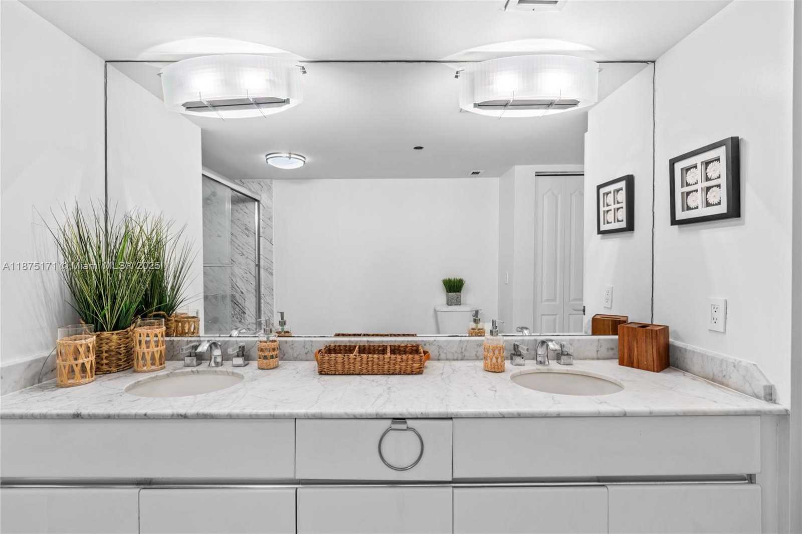 Small Image of 5757 COLLINS AVE #1602, Miami Beach Number 50