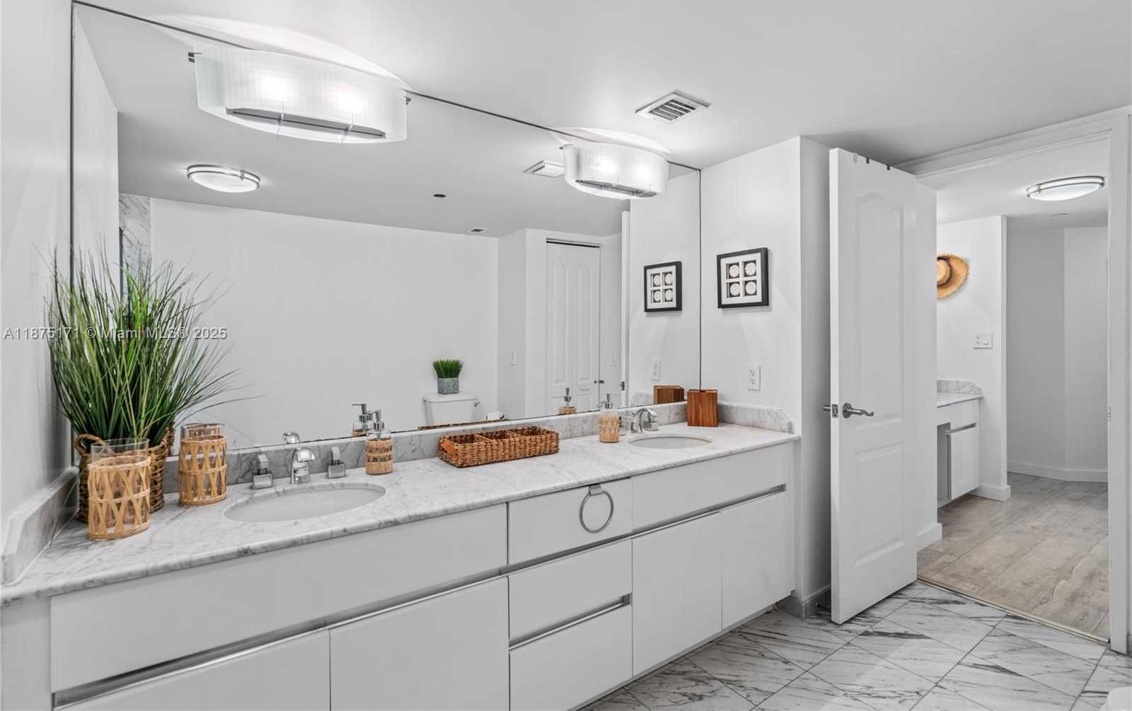 Small Image of 5757 COLLINS AVE #1602, Miami Beach Number 52