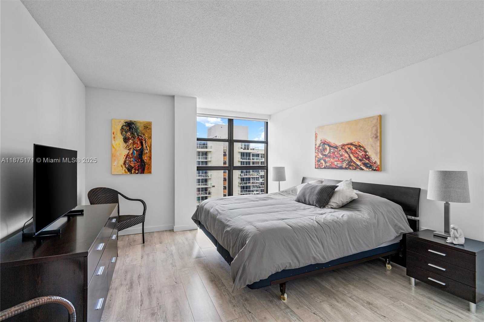 Small Image of 5757 COLLINS AVE #1602, Miami Beach Number 54