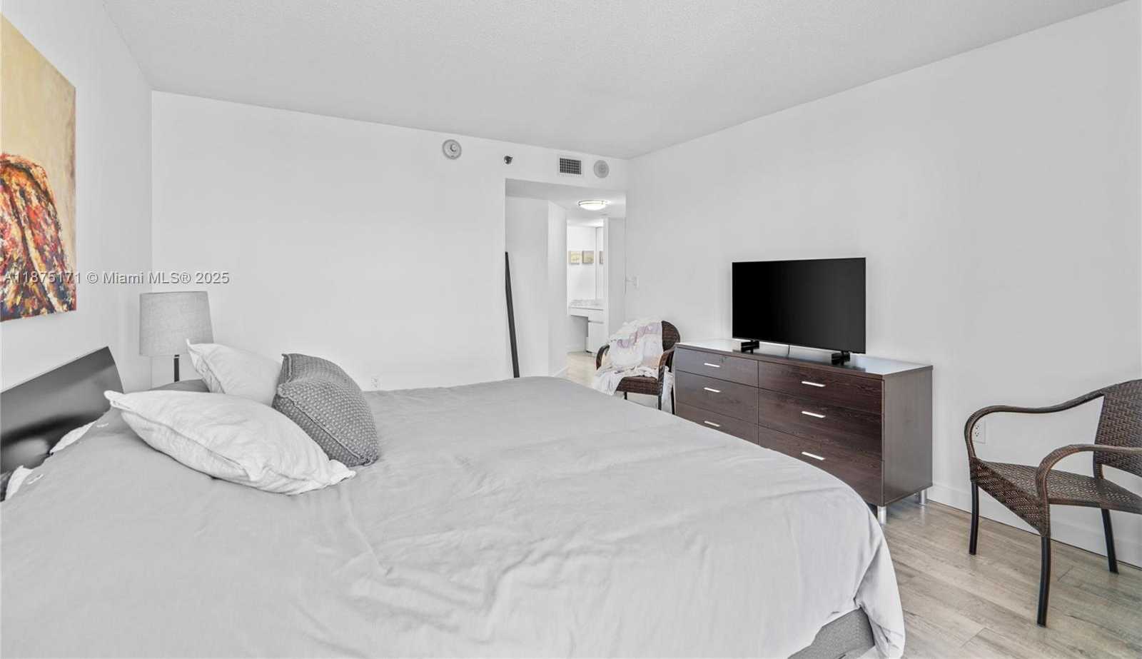 Small Image of 5757 COLLINS AVE #1602, Miami Beach Number 57