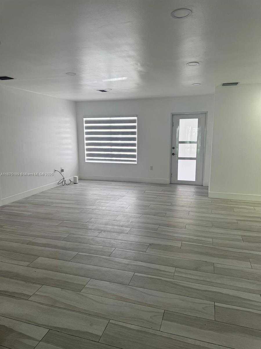 Small Image of 20028 SOUTH WEST 124TH PL, Miami Number 2