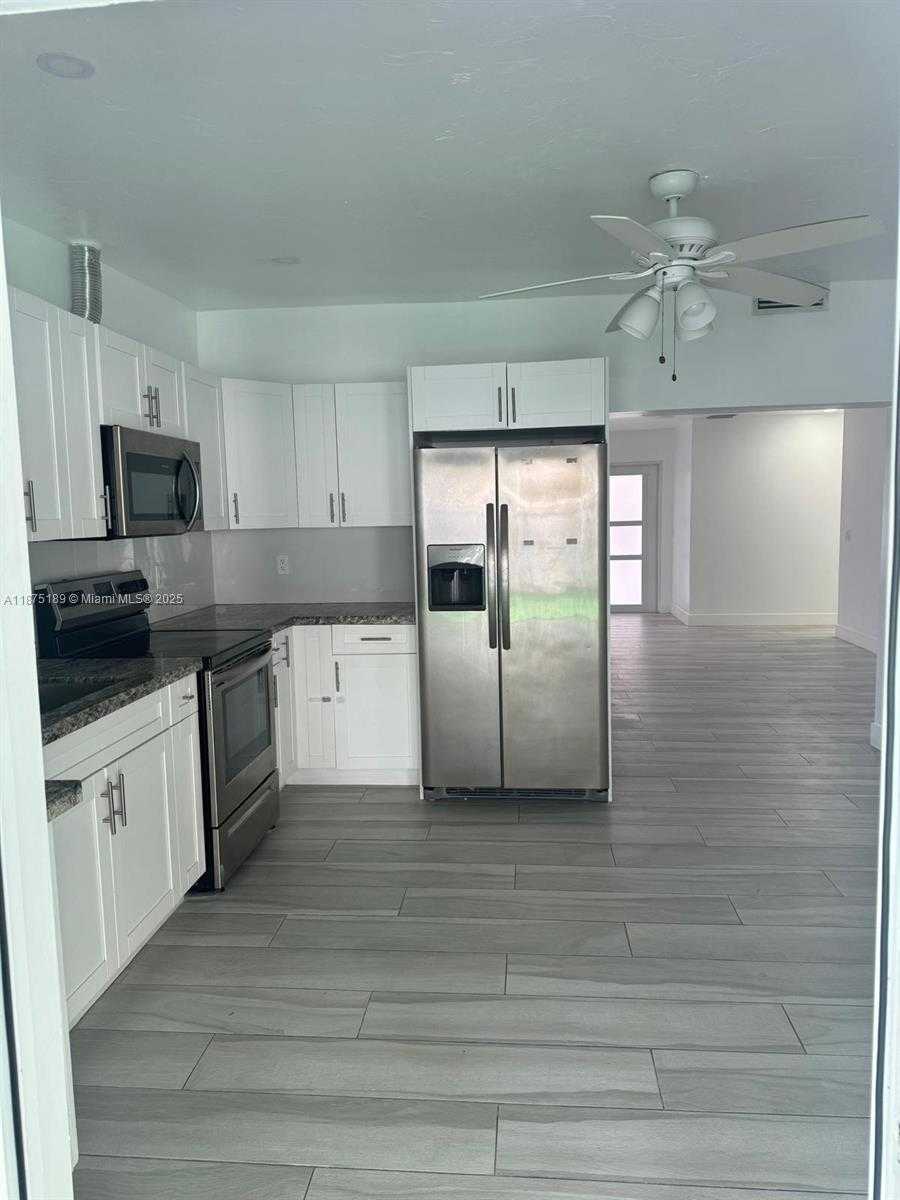 Small Image of 20028 SOUTH WEST 124TH PL, Miami Number 4