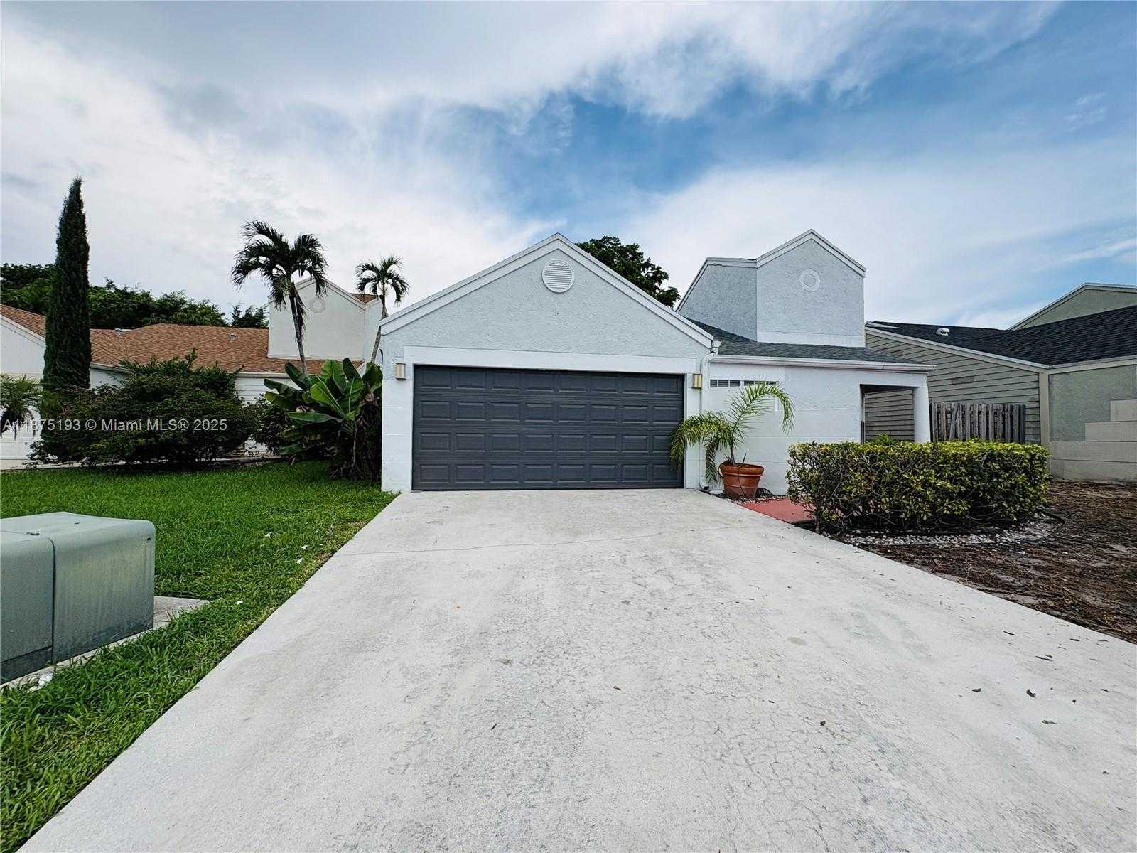 Small Image of 8579 DYNASTY DR #8579, Boca Raton Number 2