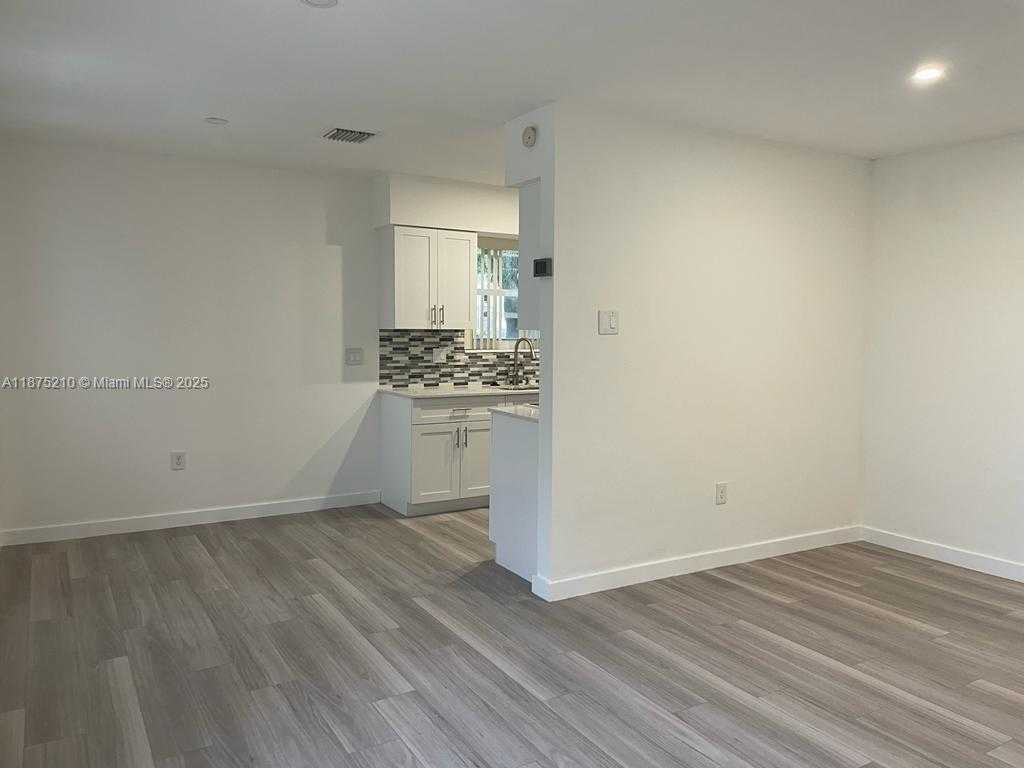 Small Image of 802 NORTH 58TH AVE #2, Hollywood Number 4