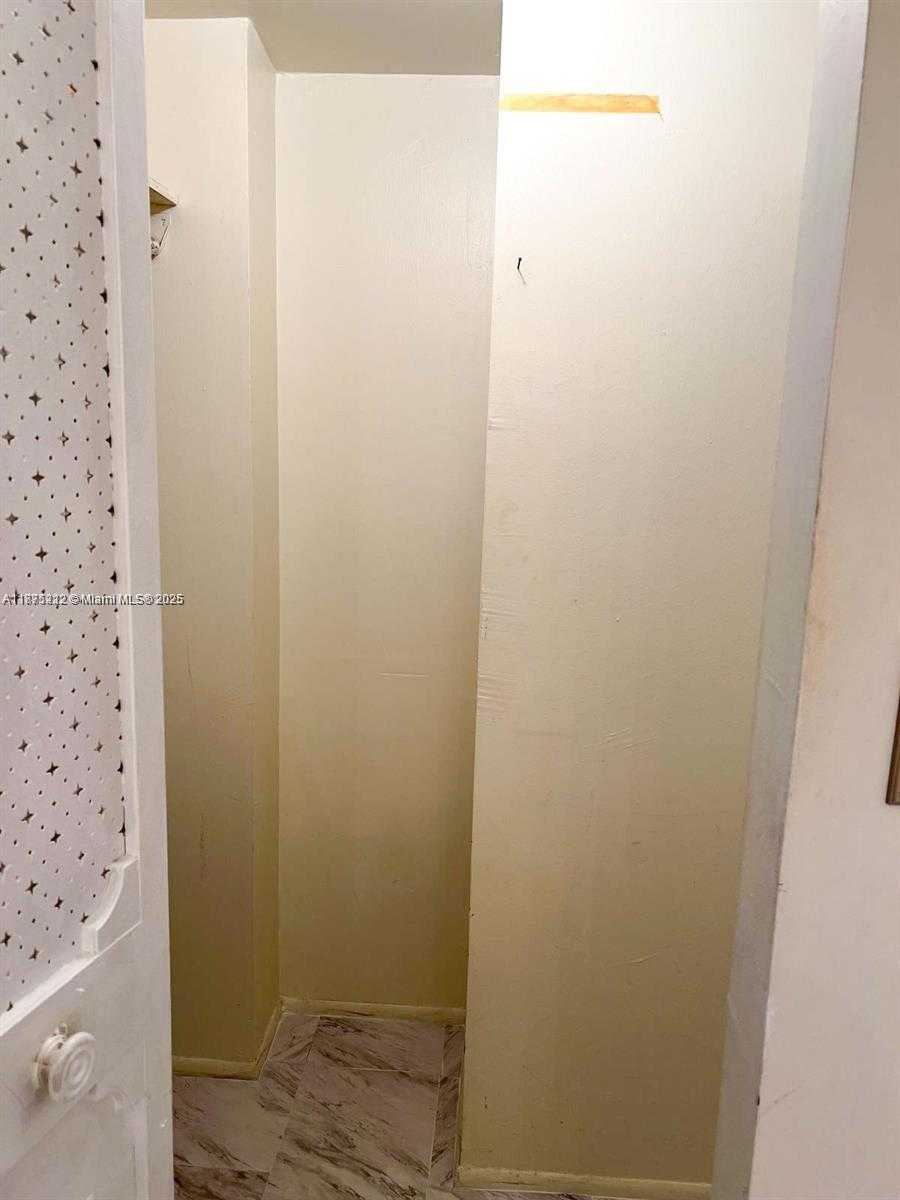 Small Image of 20400 E Country Club Dr, Aventura, FL 33180, USA Number 15