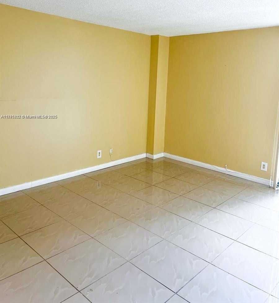 Small Image of 20400 E Country Club Dr, Aventura, FL 33180, USA Number 7