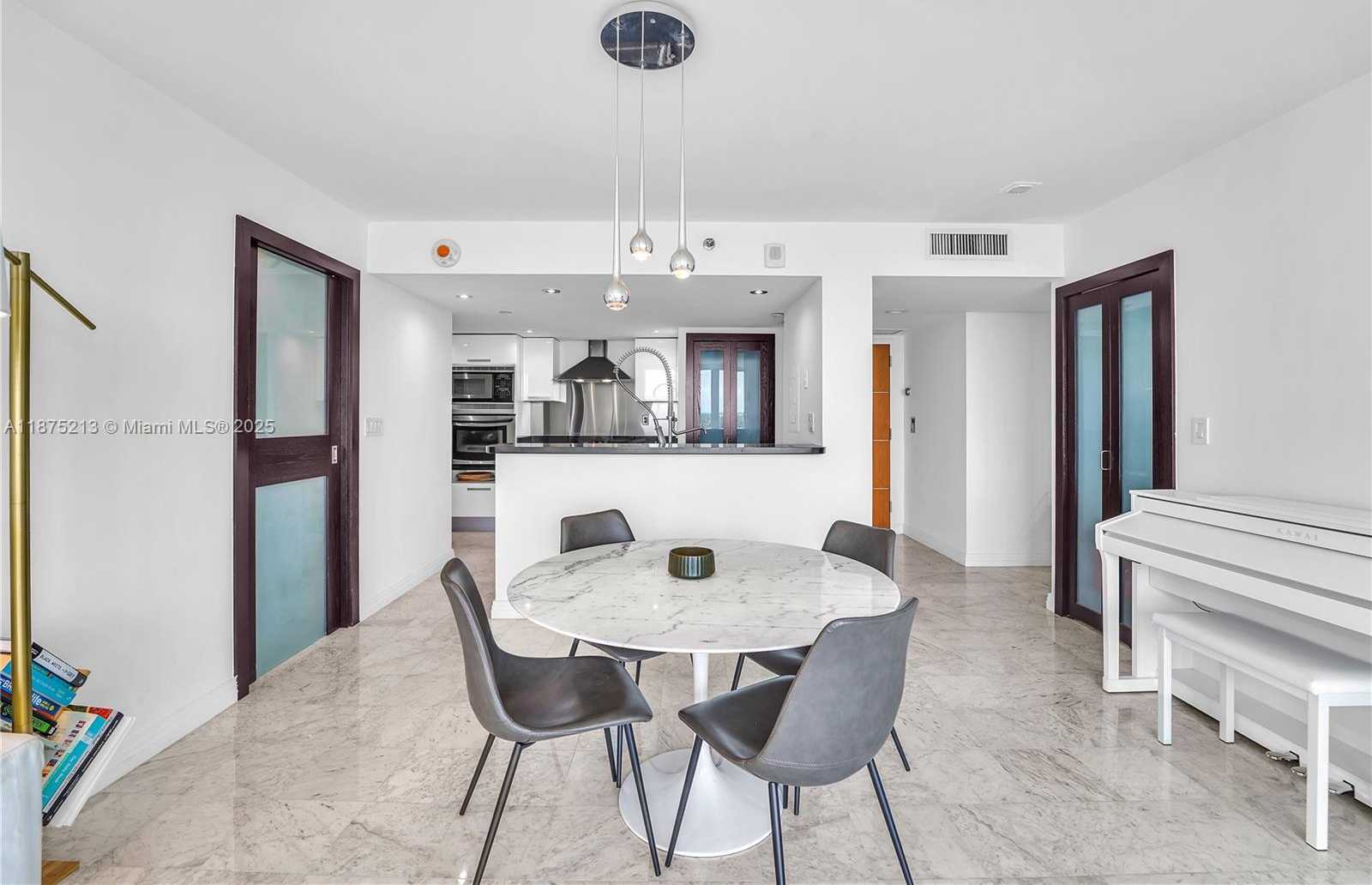 Small Image of 400 SOUTH POINTE DR #901, Miami Beach Number 15