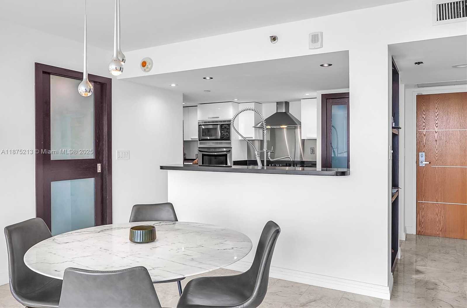 Small Image of 400 SOUTH POINTE DR #901, Miami Beach Number 17