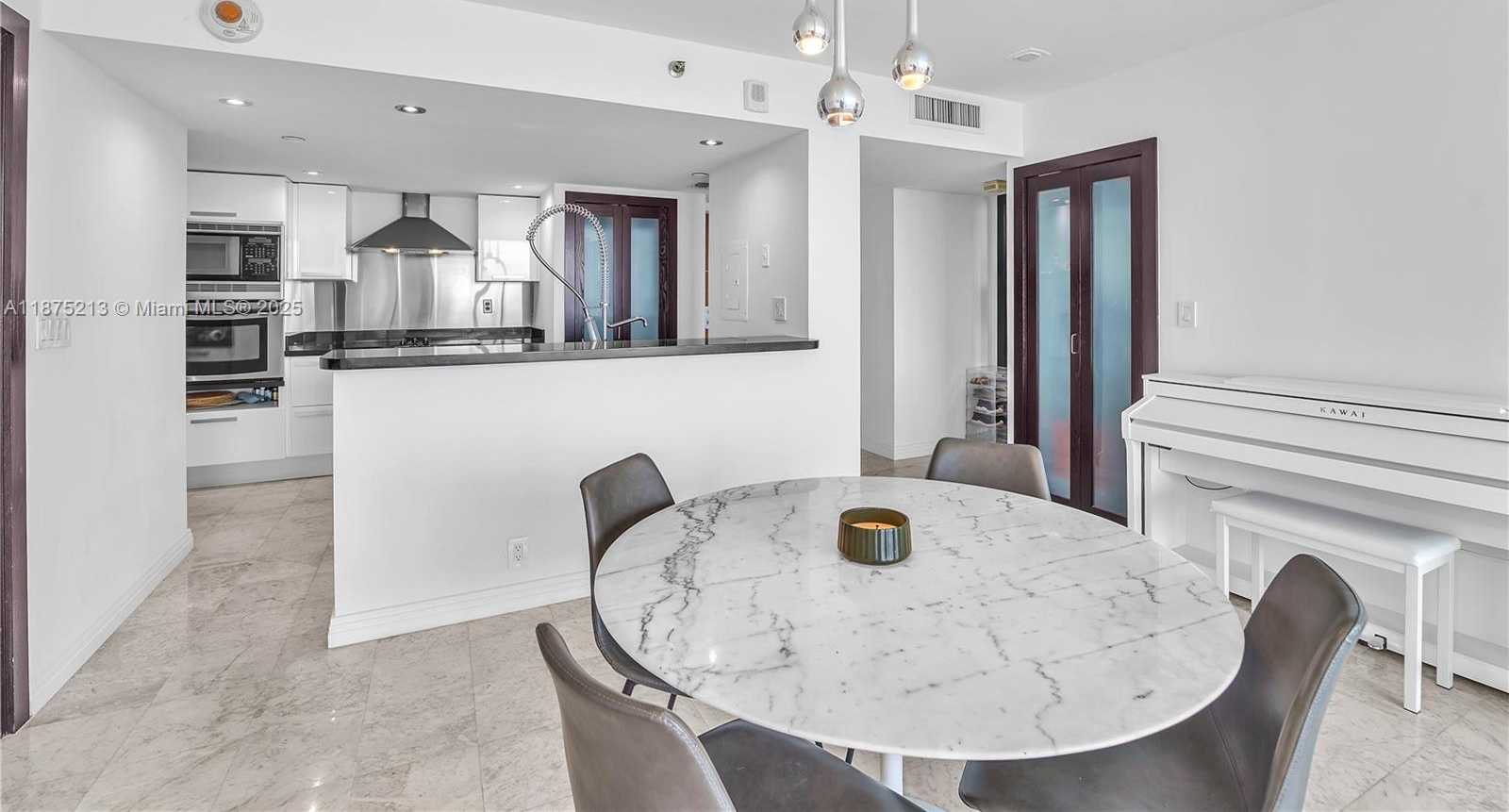 Small Image of 400 SOUTH POINTE DR #901, Miami Beach Number 18