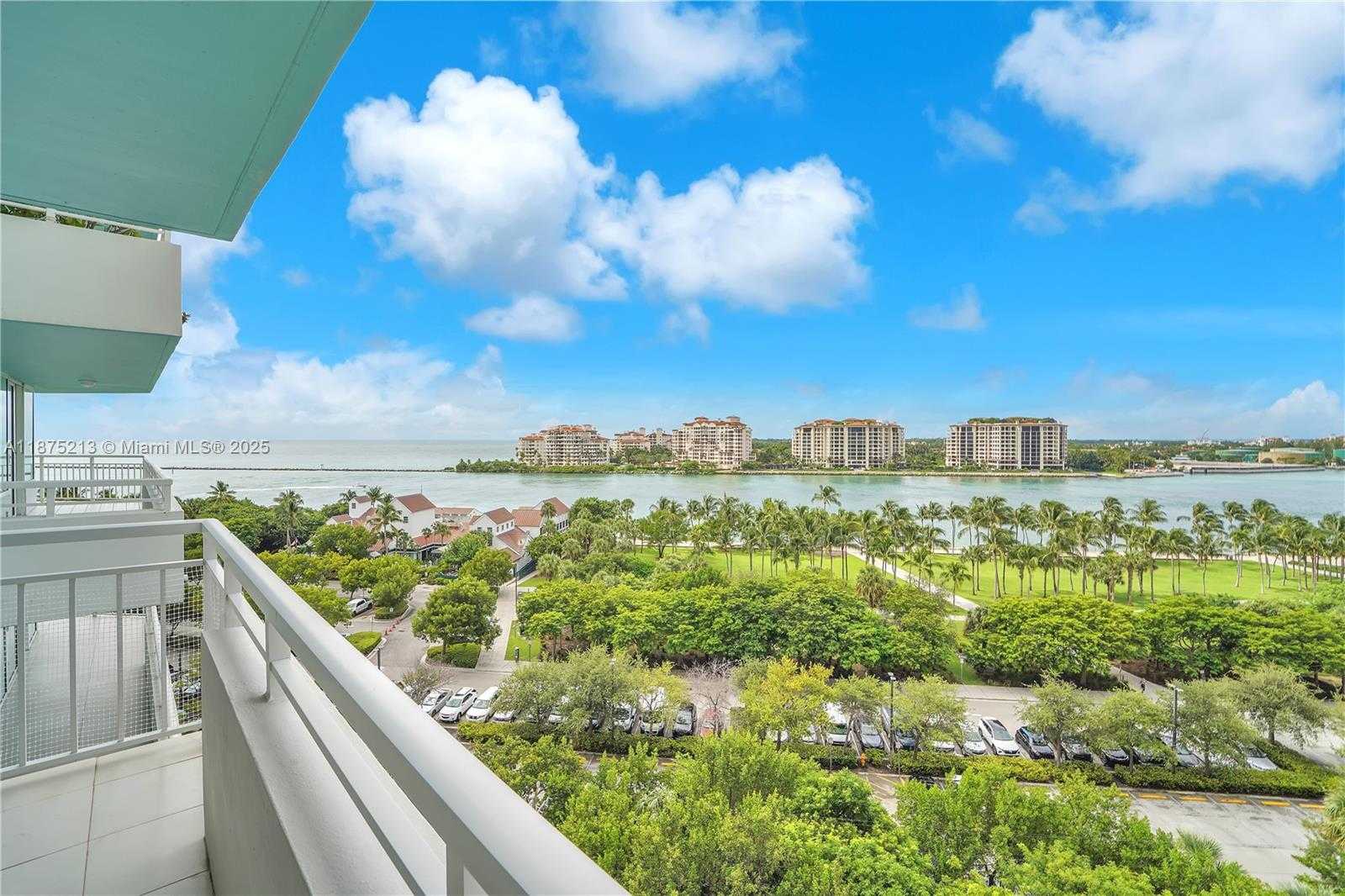 Small Image of 400 SOUTH POINTE DR #901, Miami Beach Number 2
