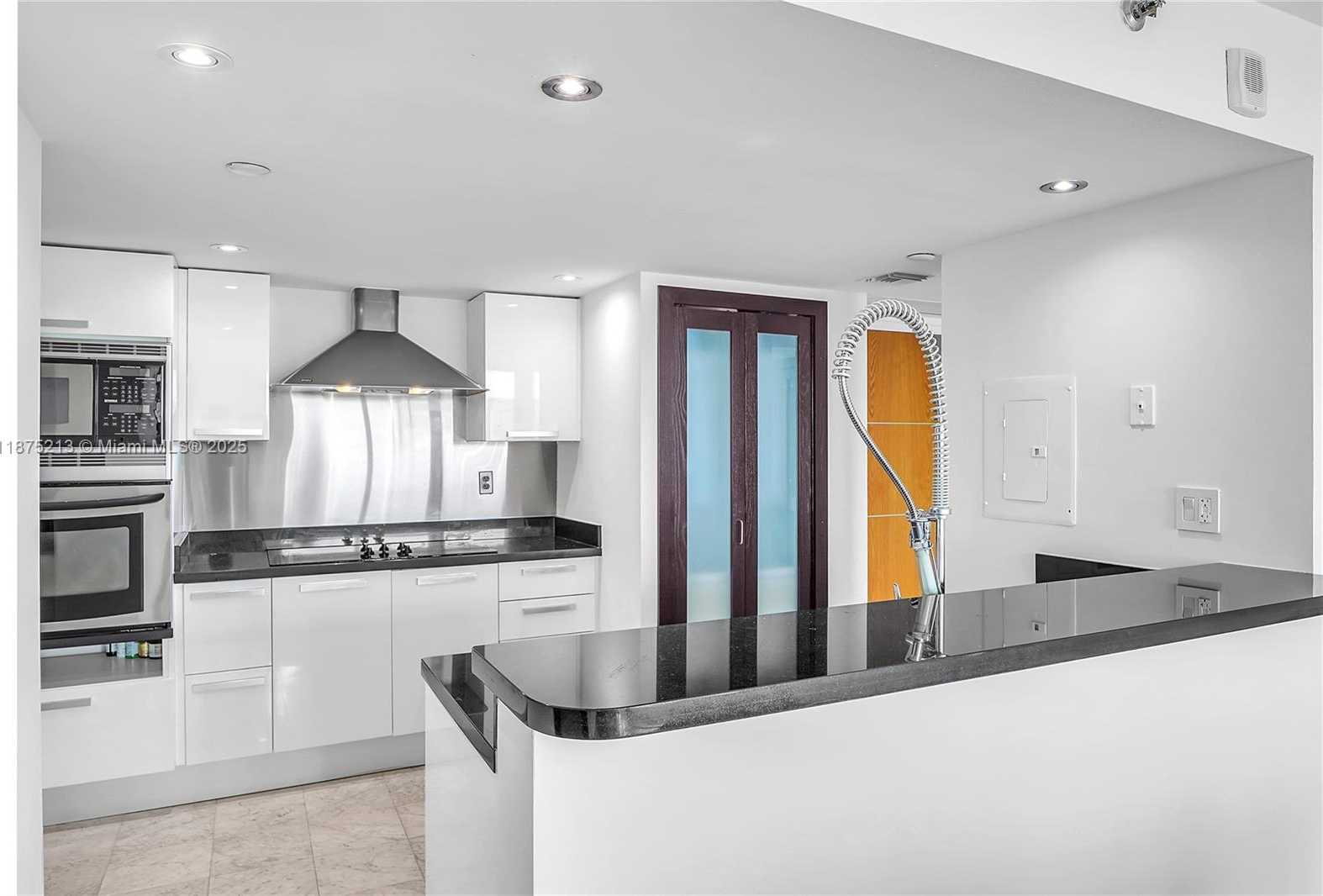 Small Image of 400 SOUTH POINTE DR #901, Miami Beach Number 22