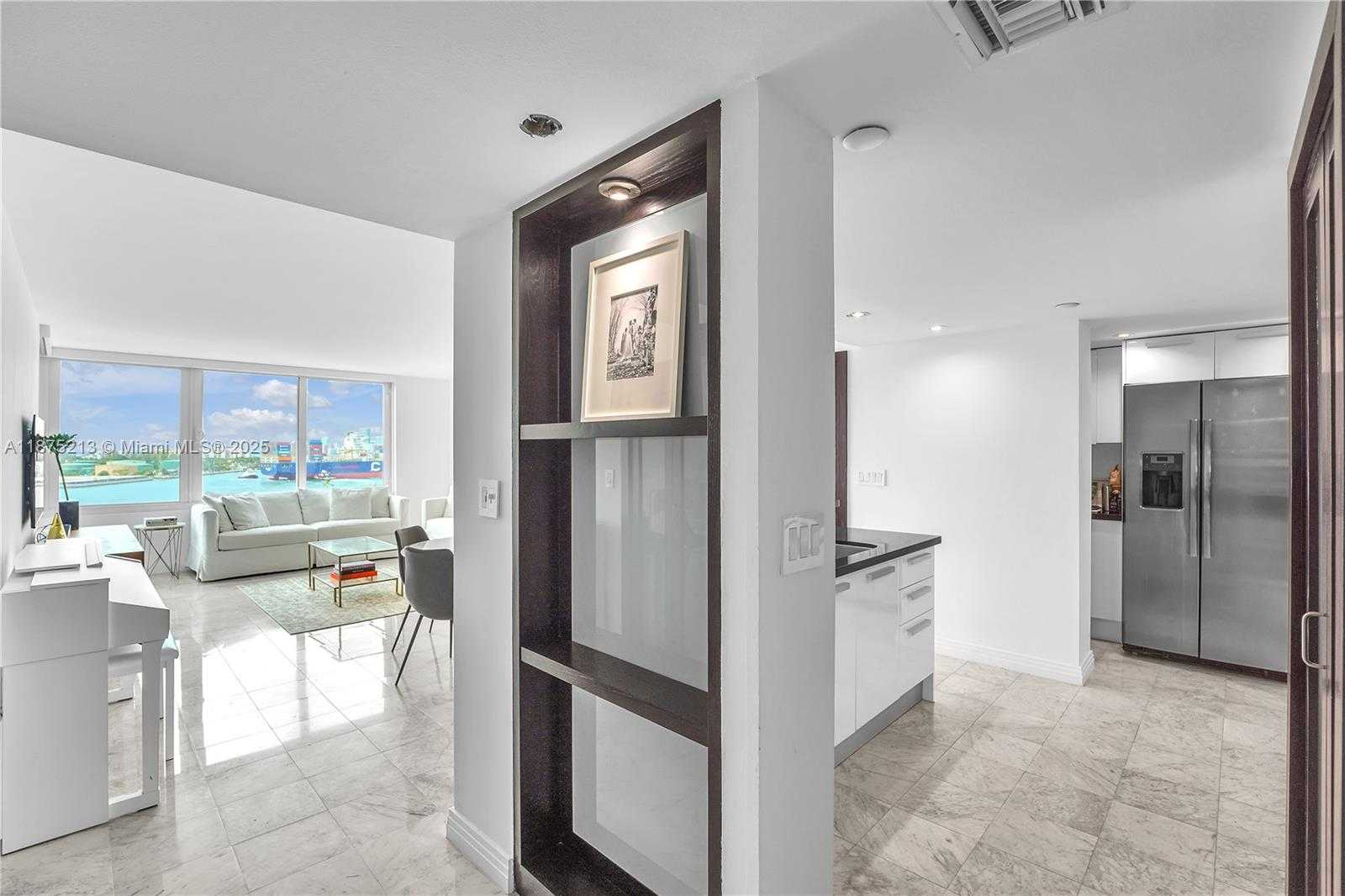 Small Image of 400 SOUTH POINTE DR #901, Miami Beach Number 23