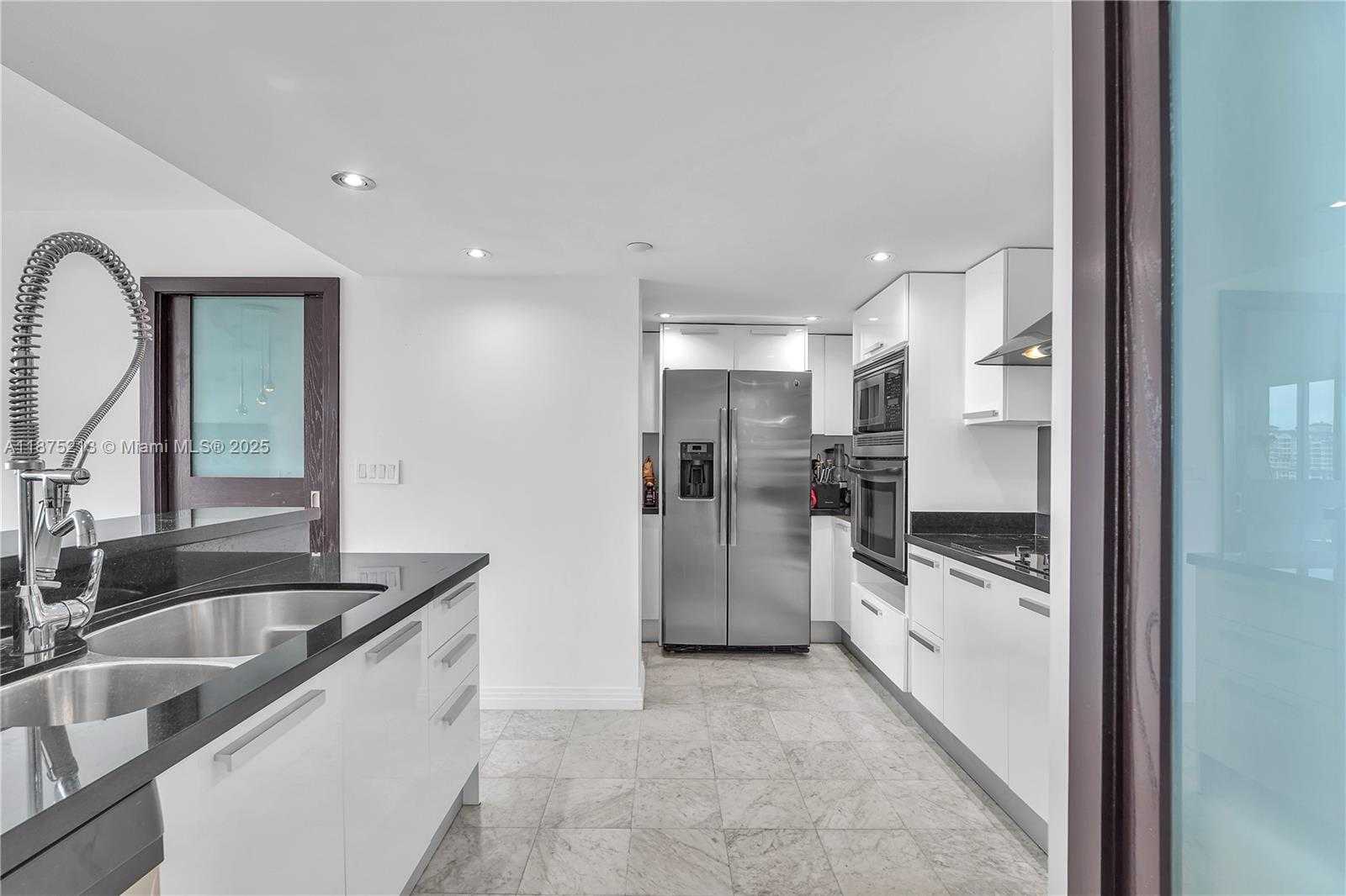 Small Image of 400 SOUTH POINTE DR #901, Miami Beach Number 24
