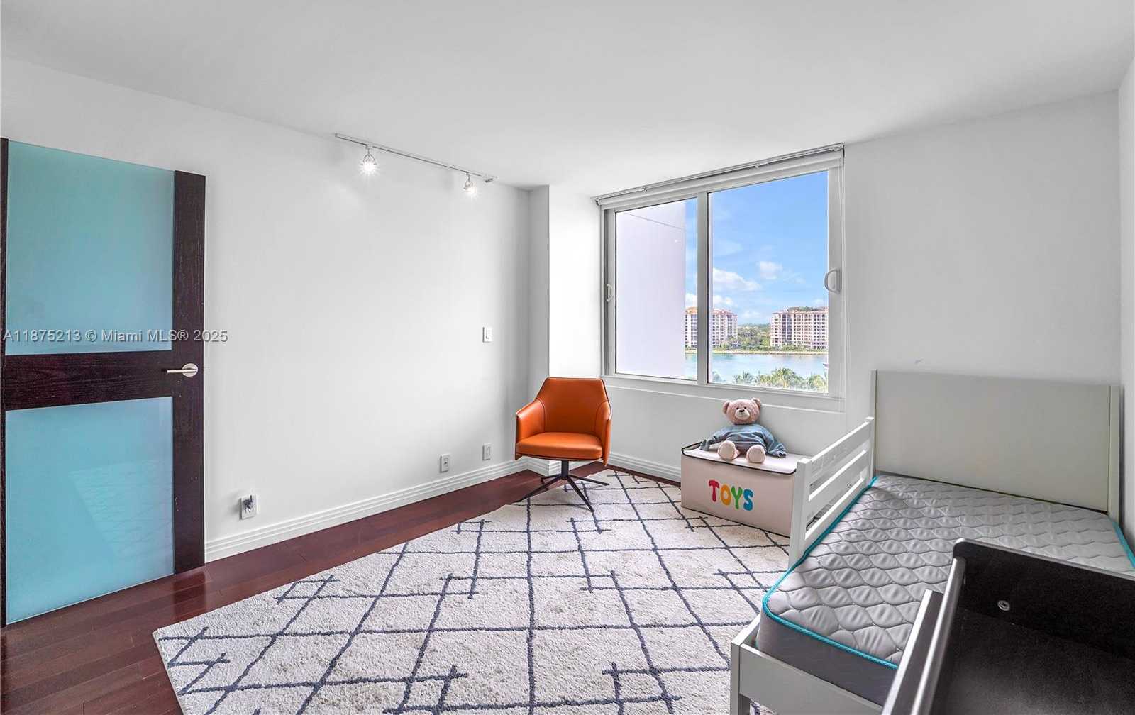 Small Image of 400 SOUTH POINTE DR #901, Miami Beach Number 28