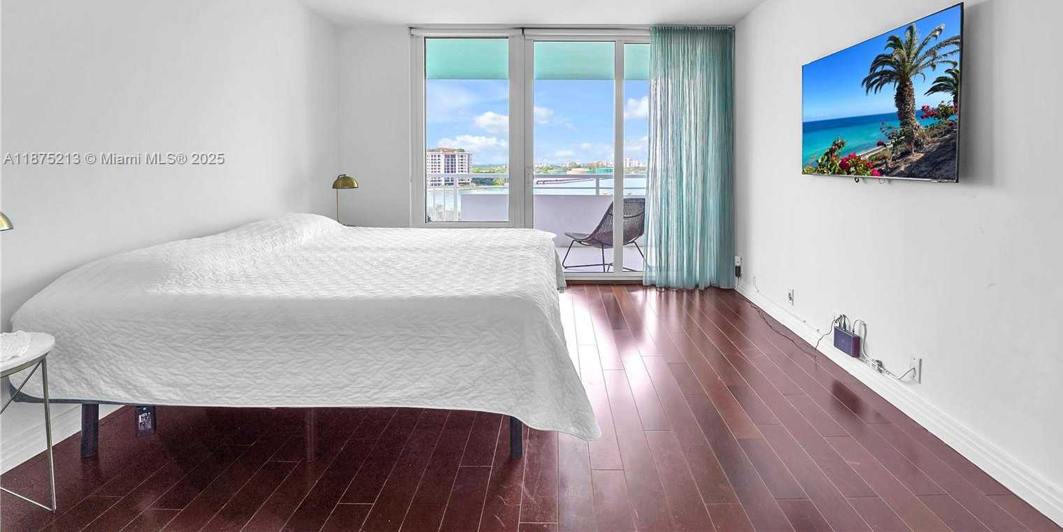 Small Image of 400 SOUTH POINTE DR #901, Miami Beach Number 30
