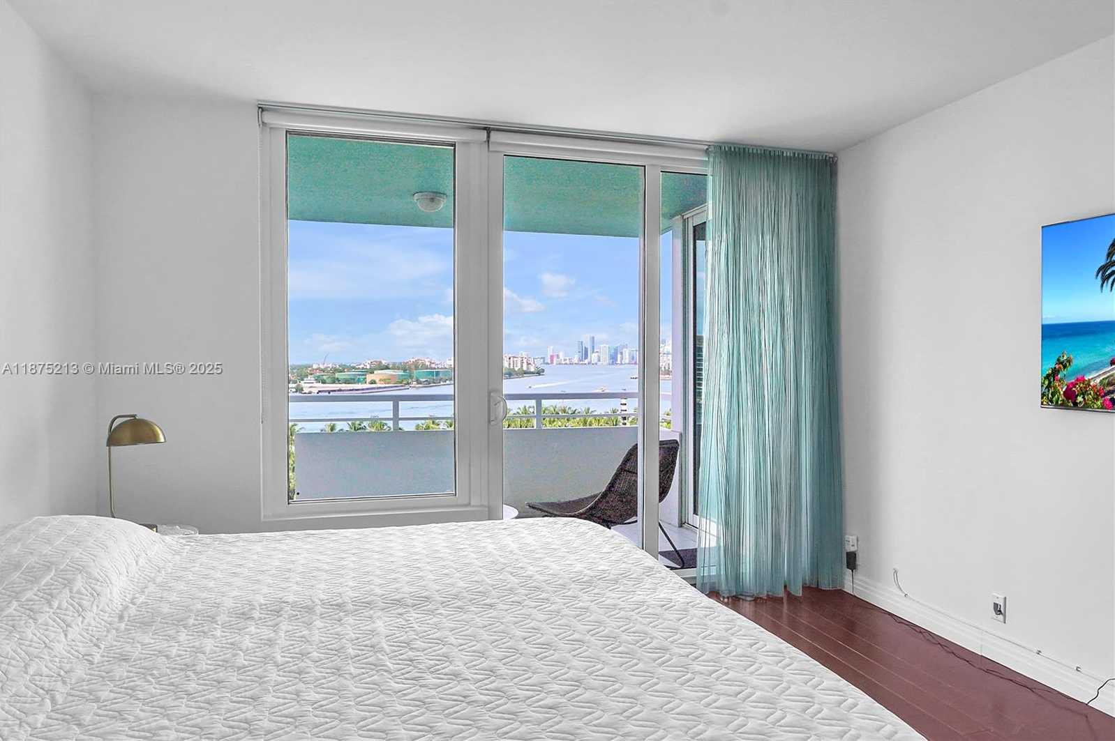 Small Image of 400 SOUTH POINTE DR #901, Miami Beach Number 32