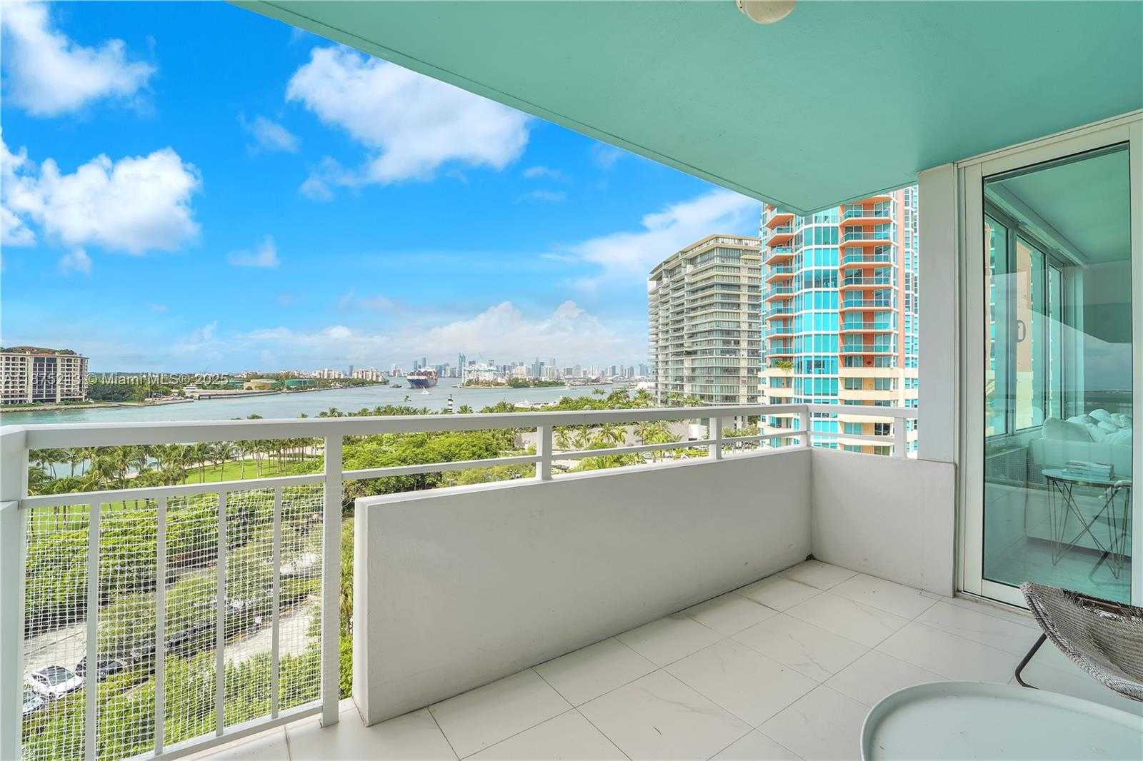 Small Image of 400 SOUTH POINTE DR #901, Miami Beach Number 4