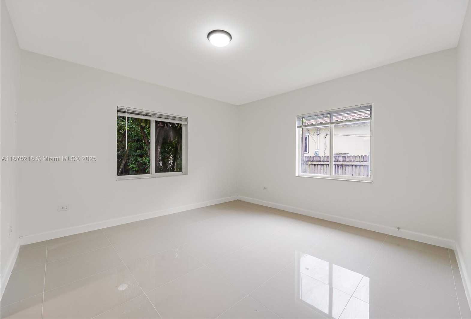Small Image of 12885 GRIFFING BLVD, North Miami Number 15