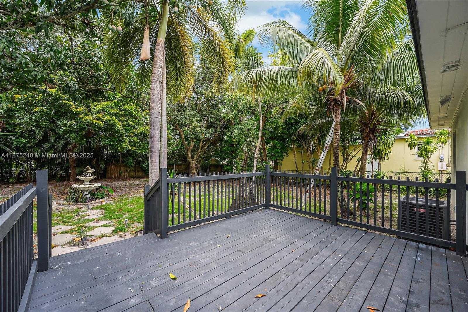 Small Image of 12885 GRIFFING BLVD, North Miami Number 18