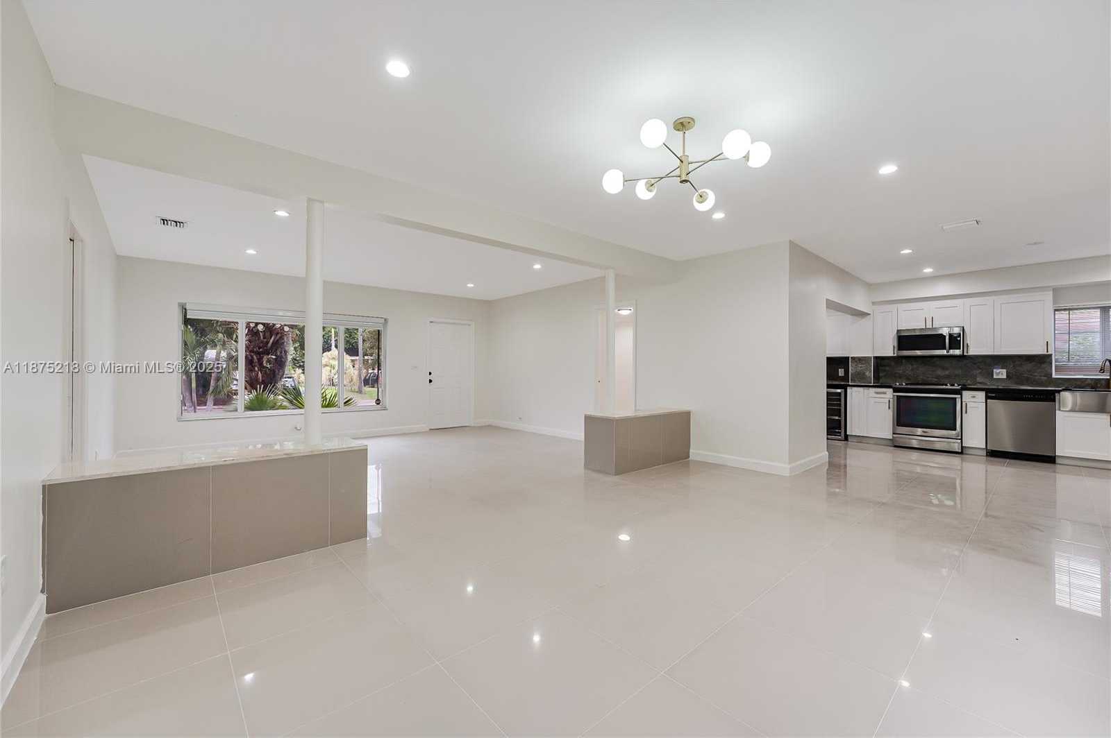 Small Image of 12885 GRIFFING BLVD, North Miami Number 4