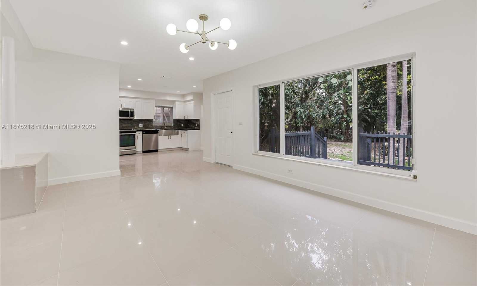 Small Image of 12885 GRIFFING BLVD, North Miami Number 6