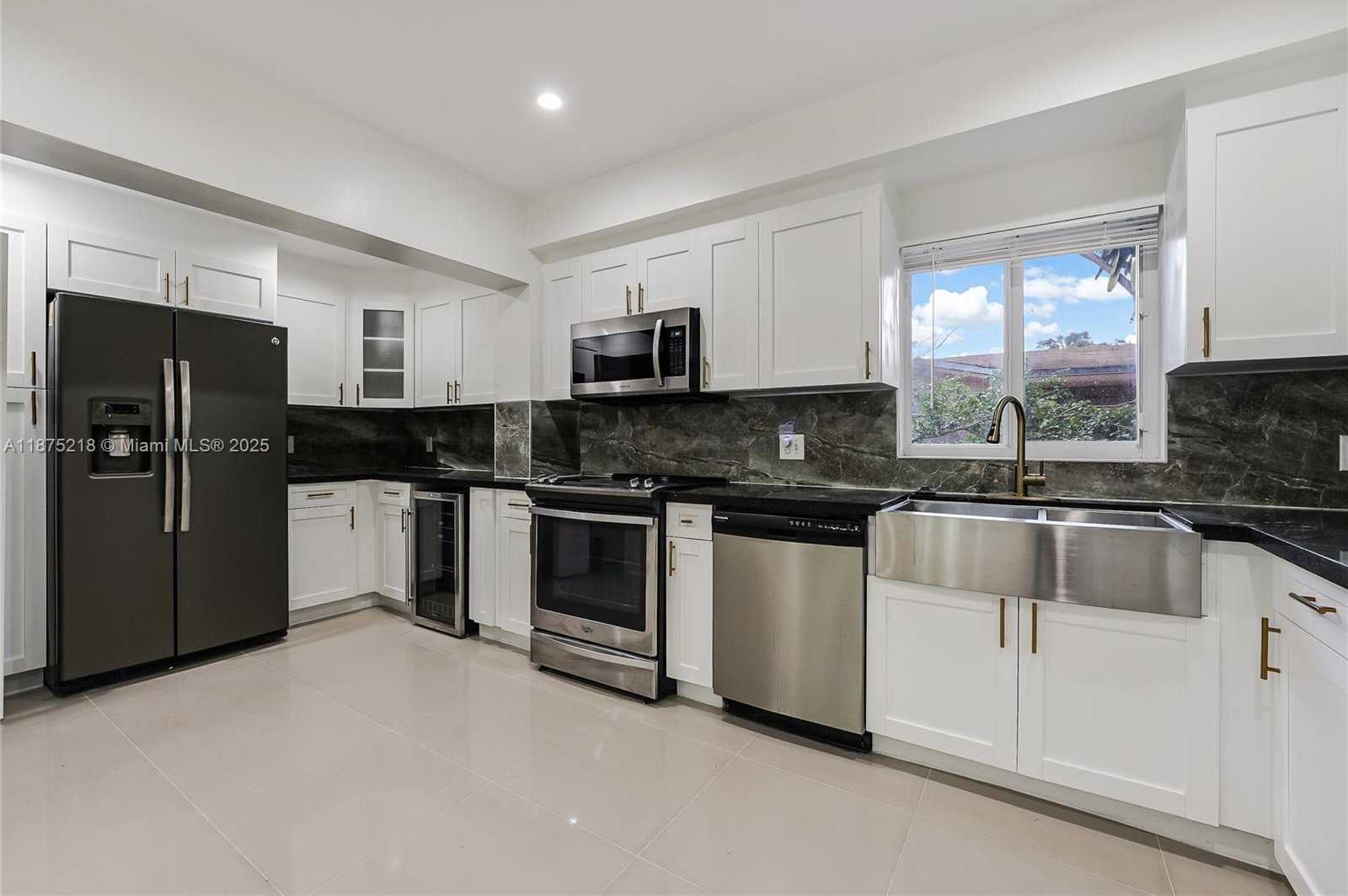Small Image of 12885 GRIFFING BLVD, North Miami Number 7