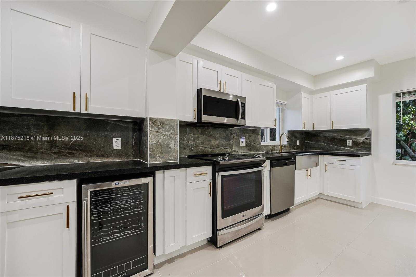 Small Image of 12885 GRIFFING BLVD, North Miami Number 9