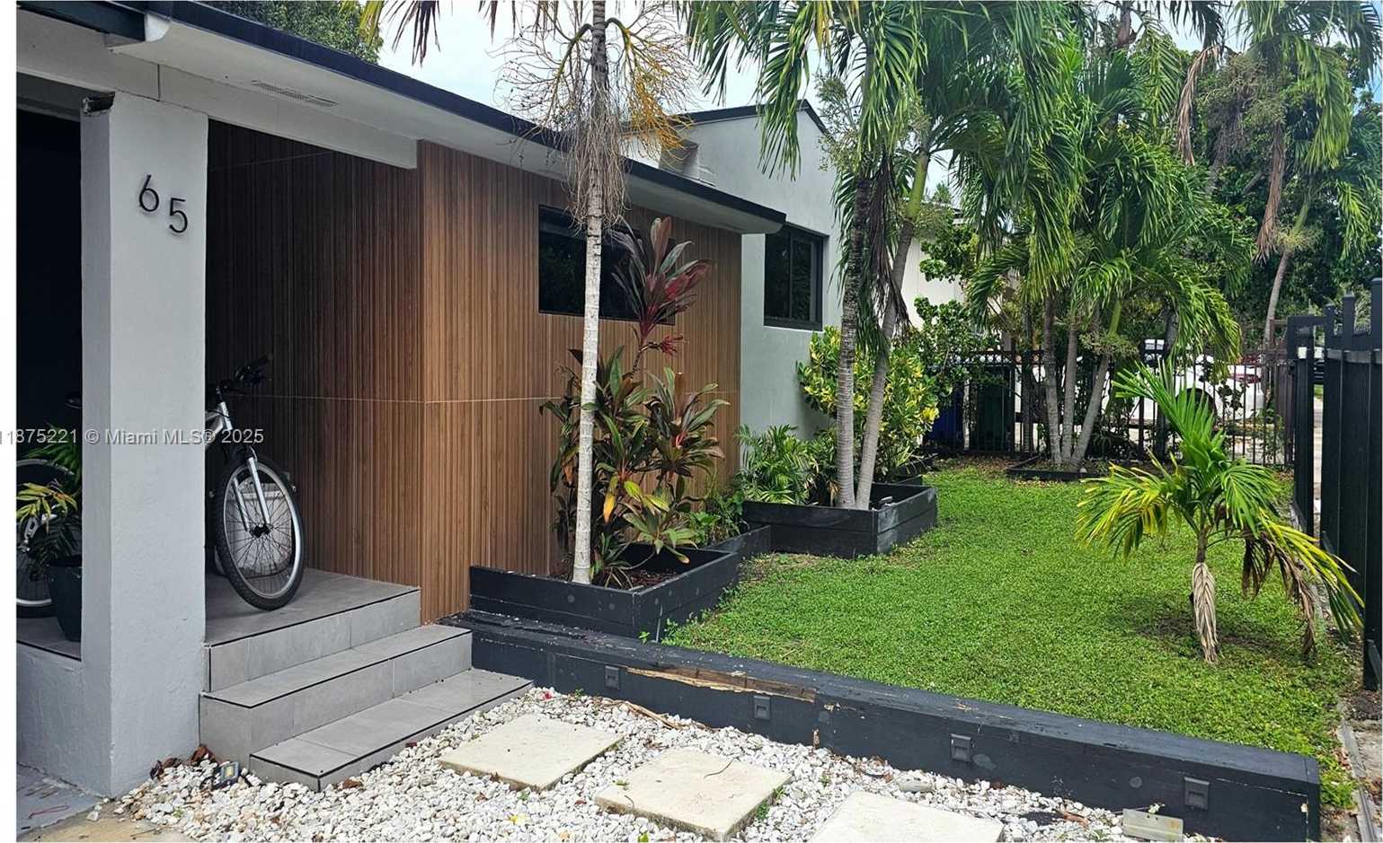 Small Image of 65 NORTH EAST 68TH ST #1, Miami Number 14