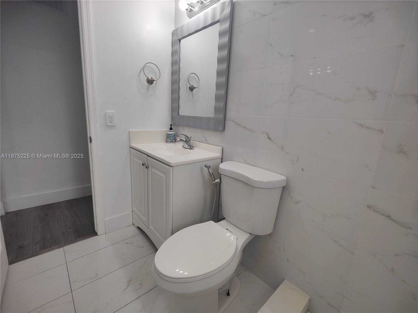 Small Image of 2165 BAY DR #18, Miami Beach Number 14