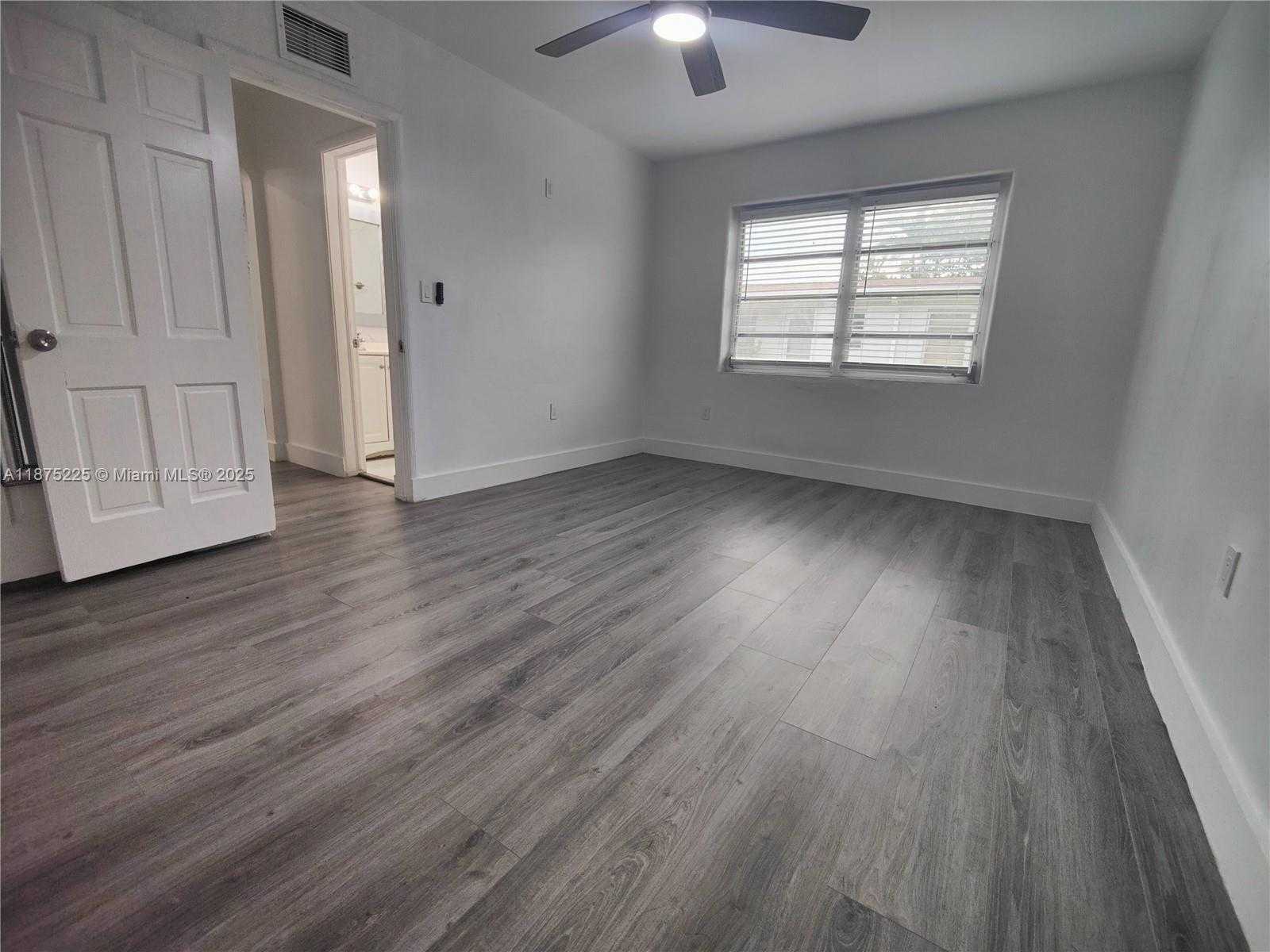 Small Image of 2165 BAY DR #18, Miami Beach Number 3