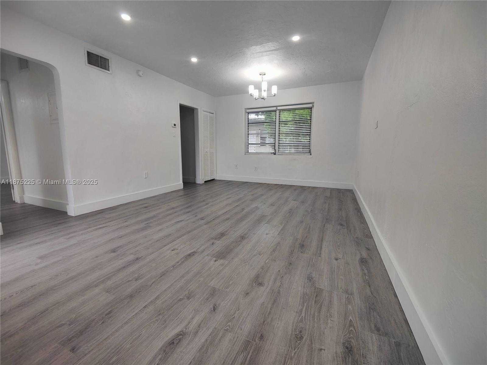 Small Image of 2165 BAY DR #18, Miami Beach Number 4