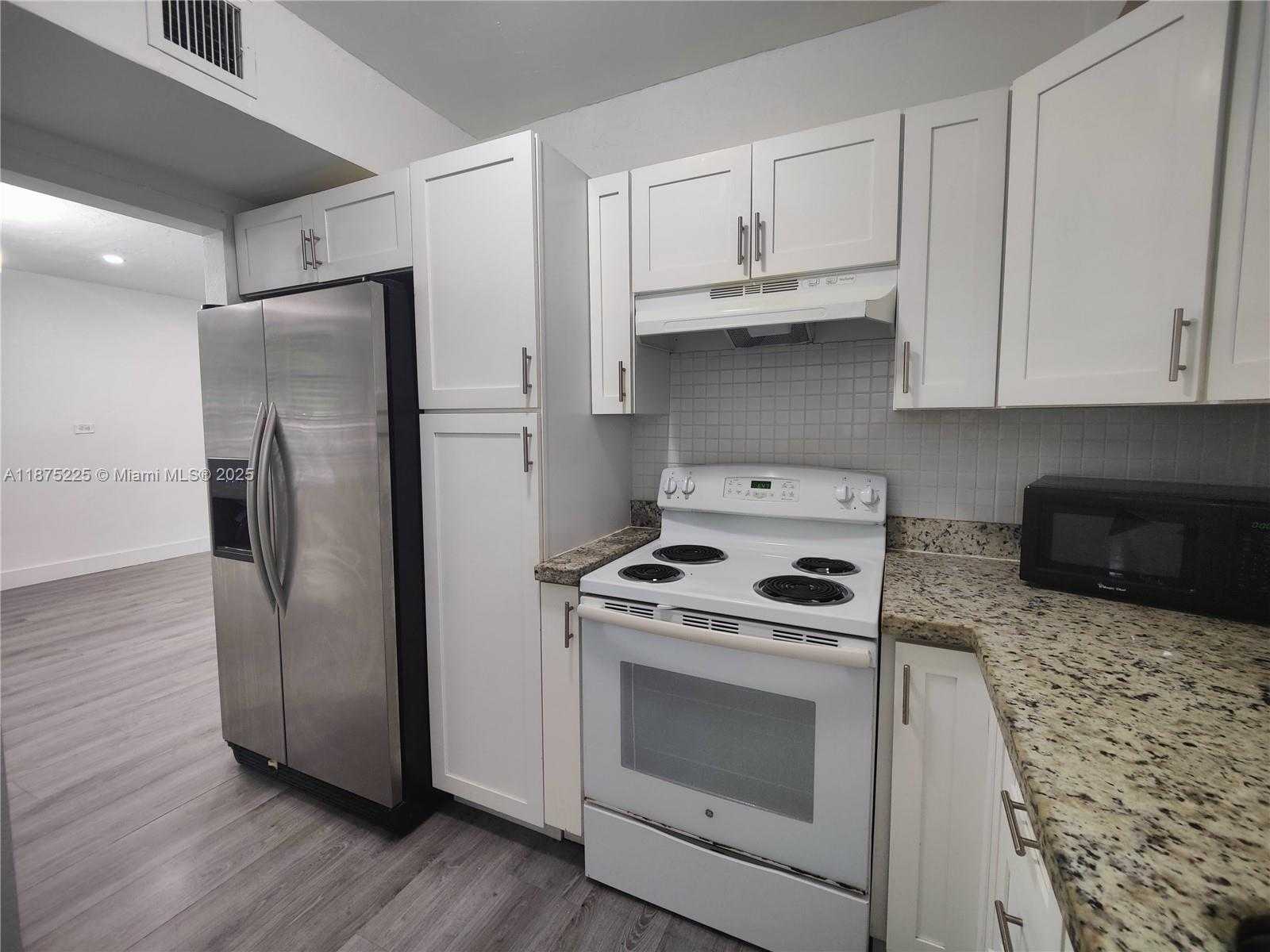 Small Image of 2165 BAY DR #18, Miami Beach Number 5