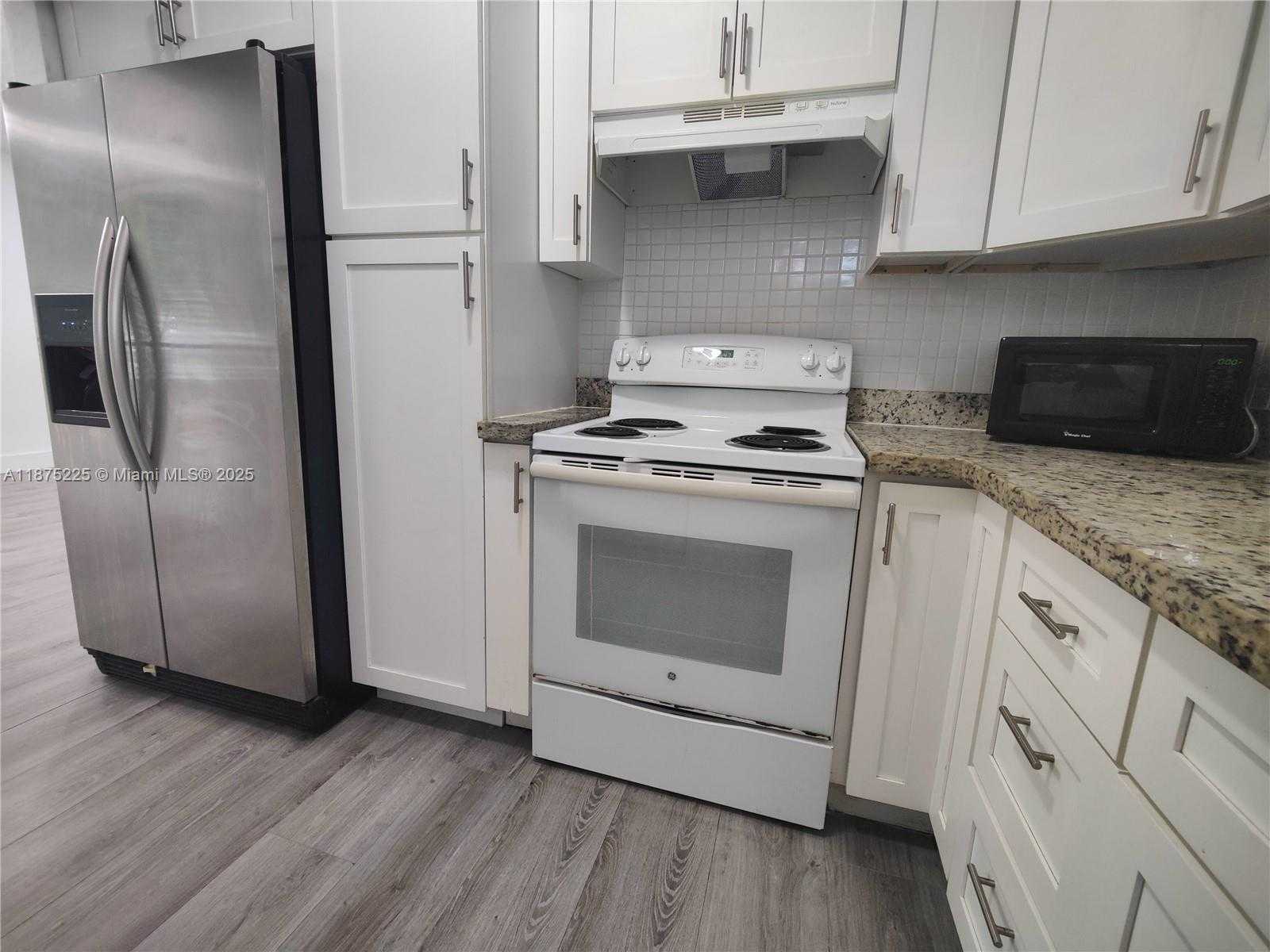 Small Image of 2165 BAY DR #18, Miami Beach Number 7