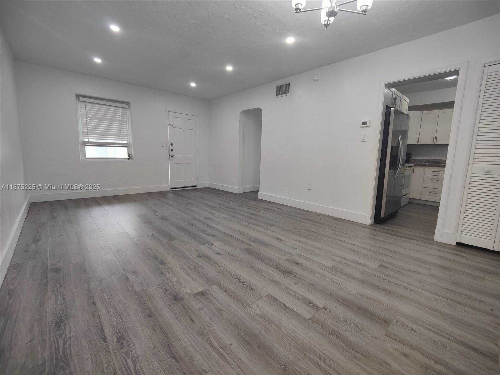 Small Image of 2165 BAY DR #18, Miami Beach Number 8