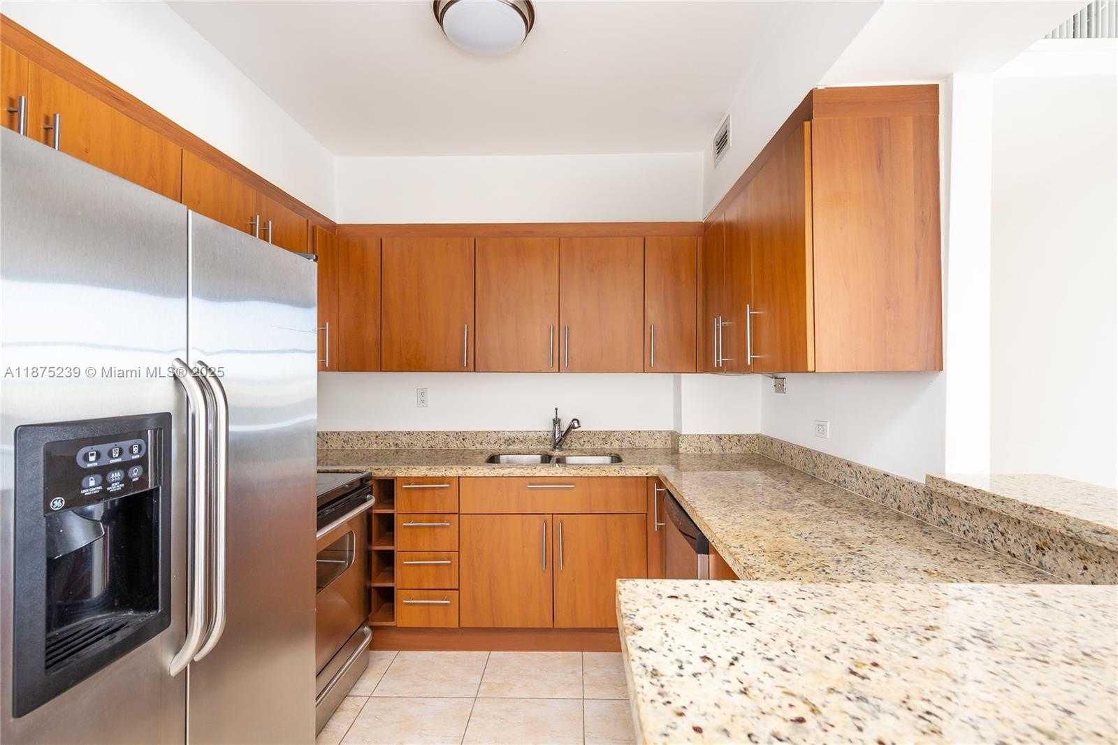 Small Image of 7441 WAYNE AVE #12I, Miami Beach Number 4