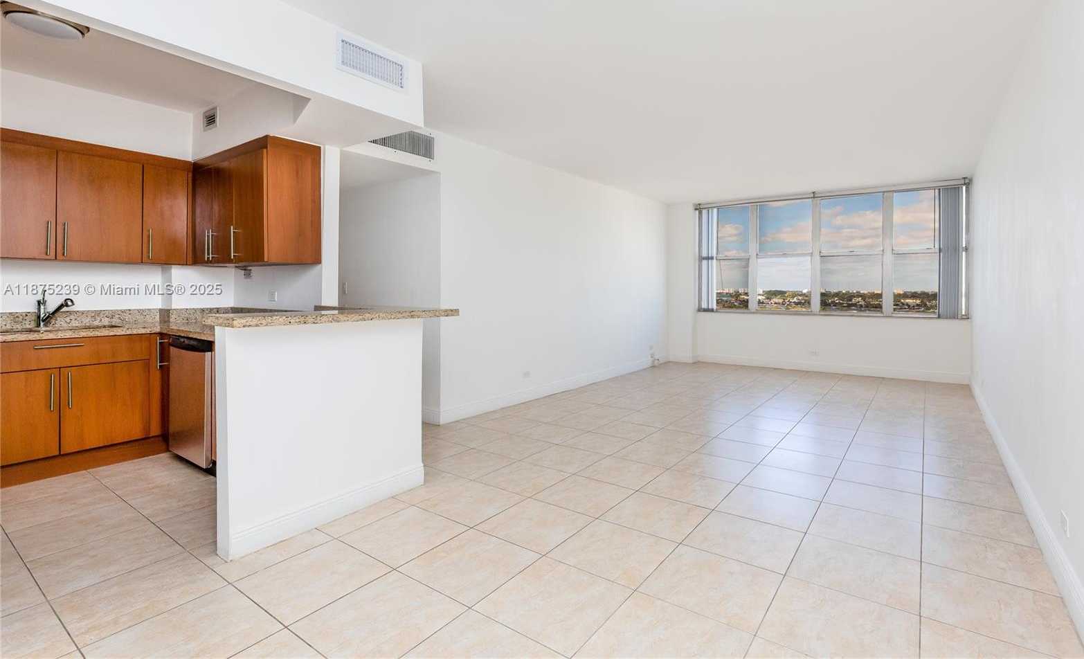Small Image of 7441 WAYNE AVE #12I, Miami Beach Number 5