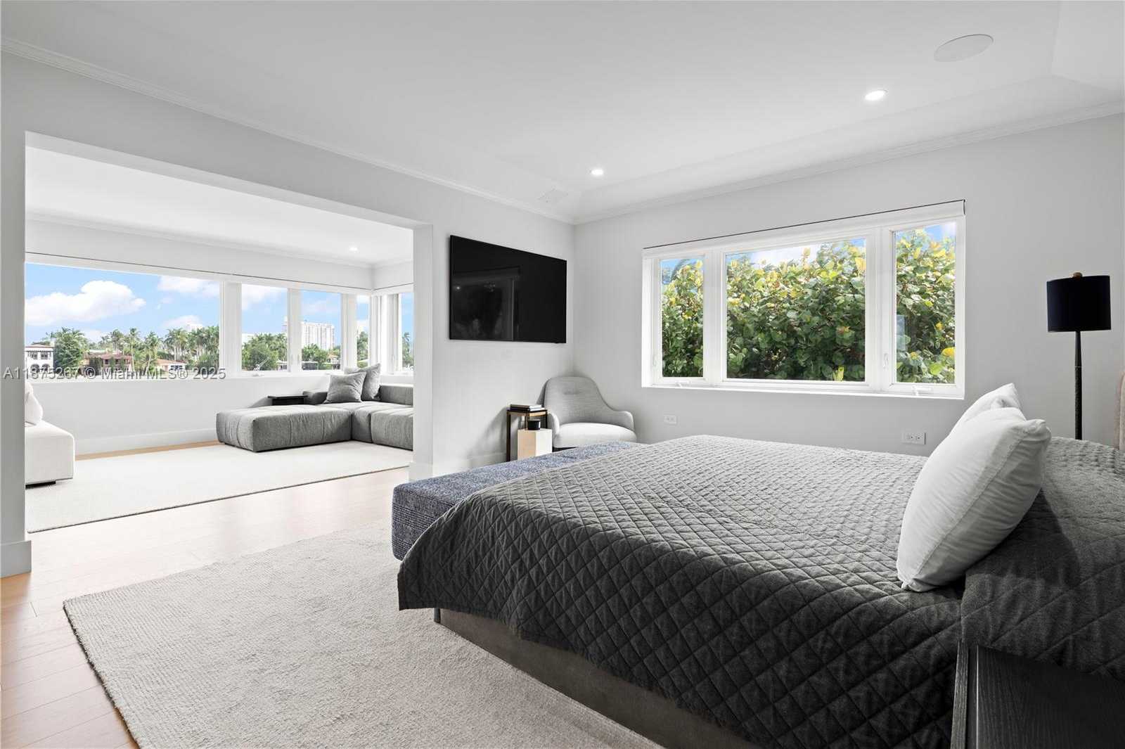 Small Image of 625 EAST DILIDO DR, Miami Beach Number 11