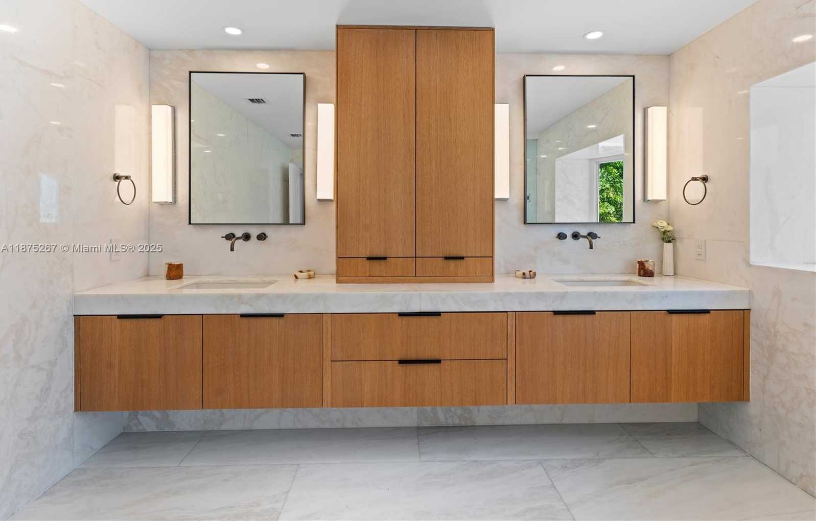 Small Image of 625 EAST DILIDO DR, Miami Beach Number 14