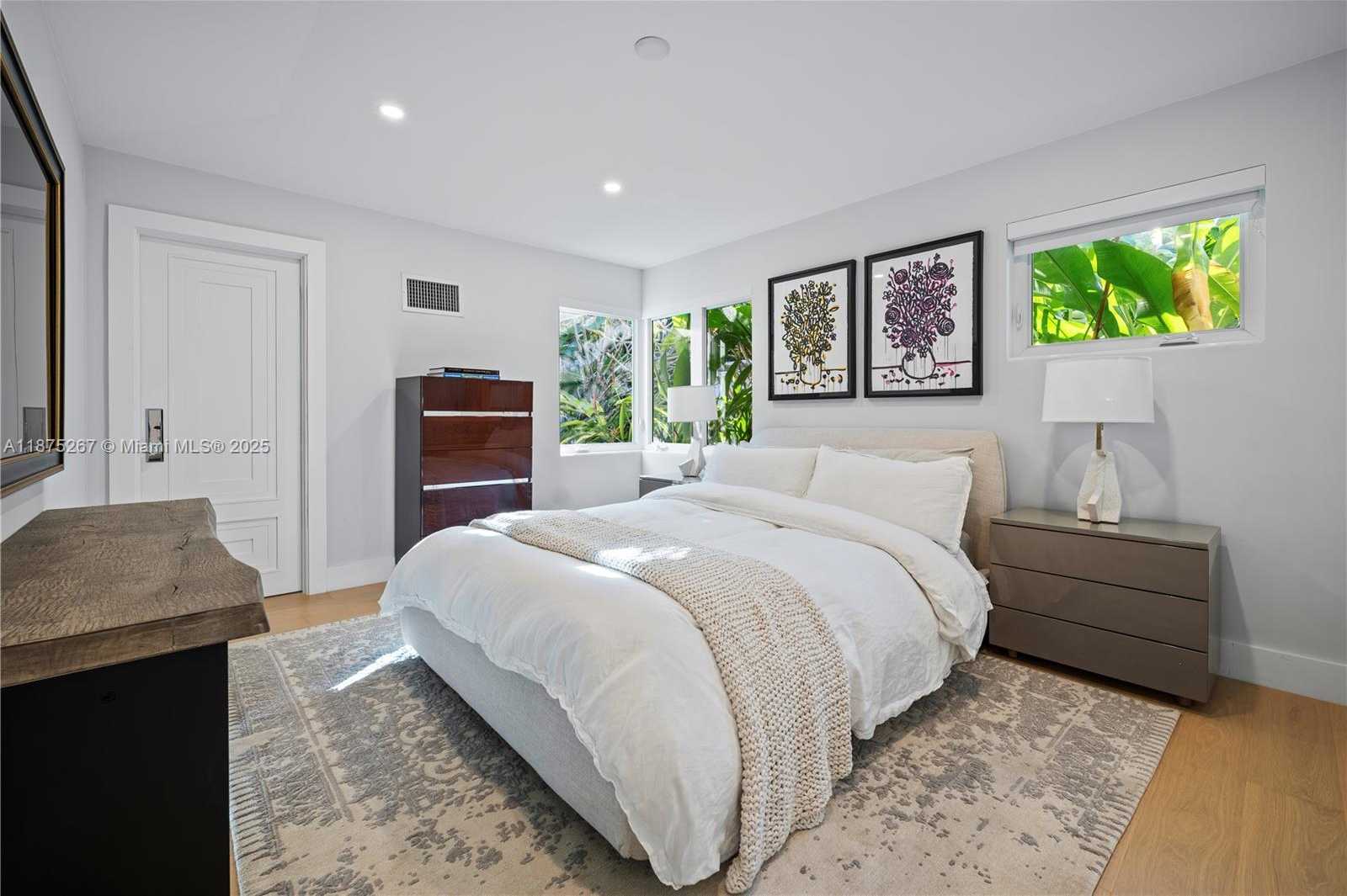 Small Image of 625 EAST DILIDO DR, Miami Beach Number 18