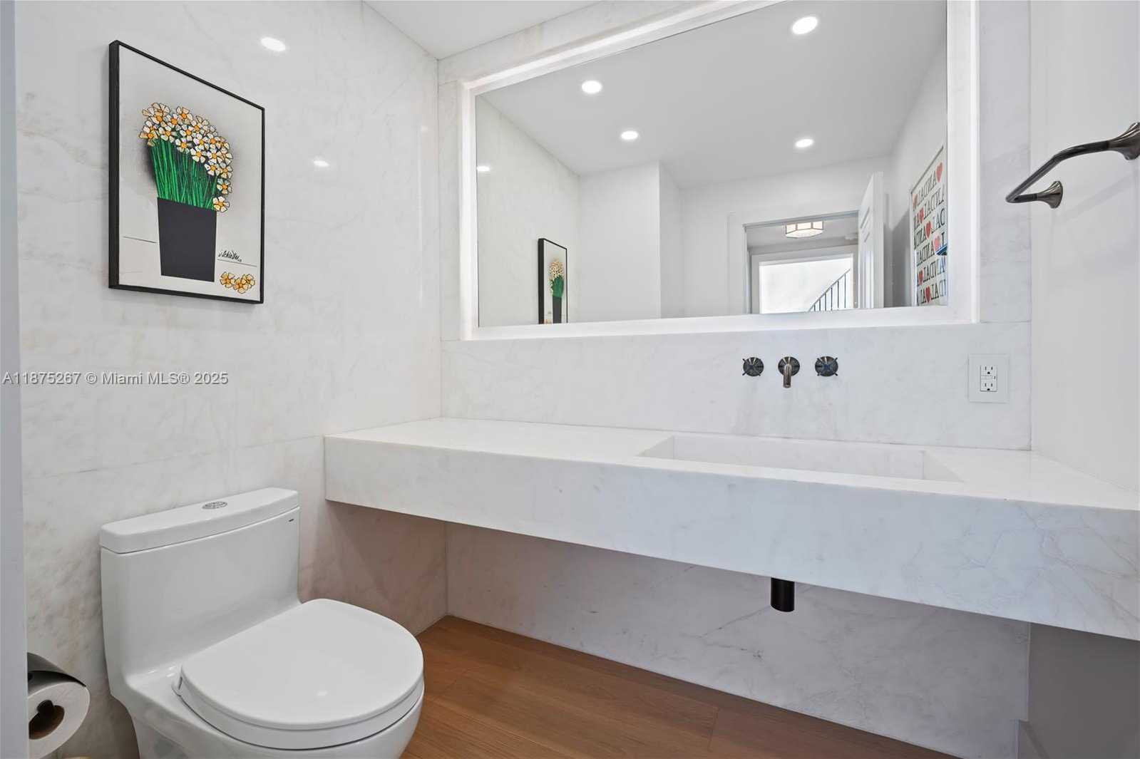 Small Image of 625 EAST DILIDO DR, Miami Beach Number 19