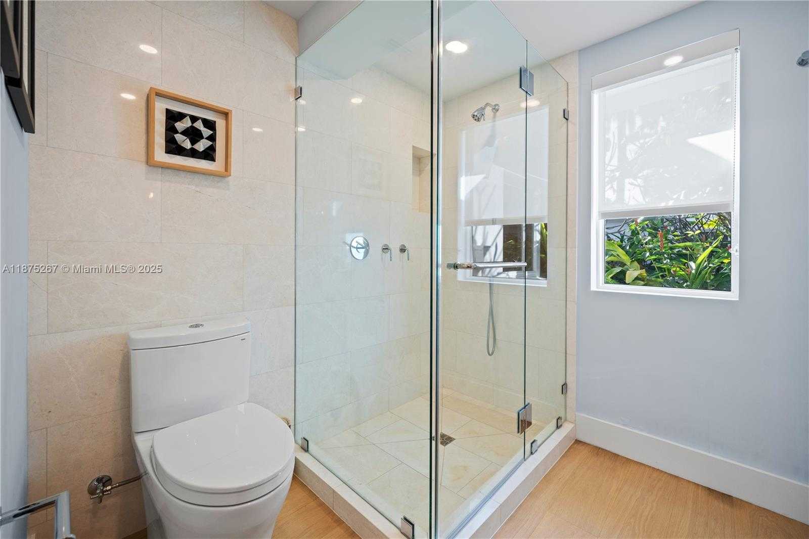 Small Image of 625 EAST DILIDO DR, Miami Beach Number 21