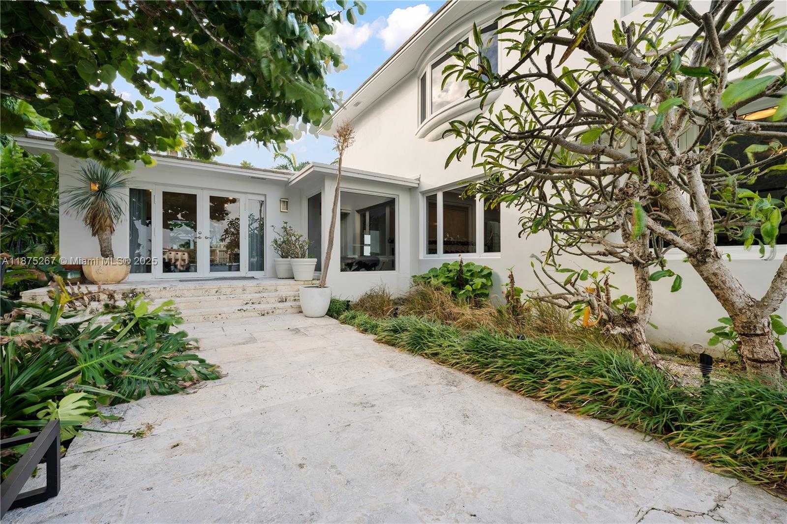 Small Image of 625 EAST DILIDO DR, Miami Beach Number 27