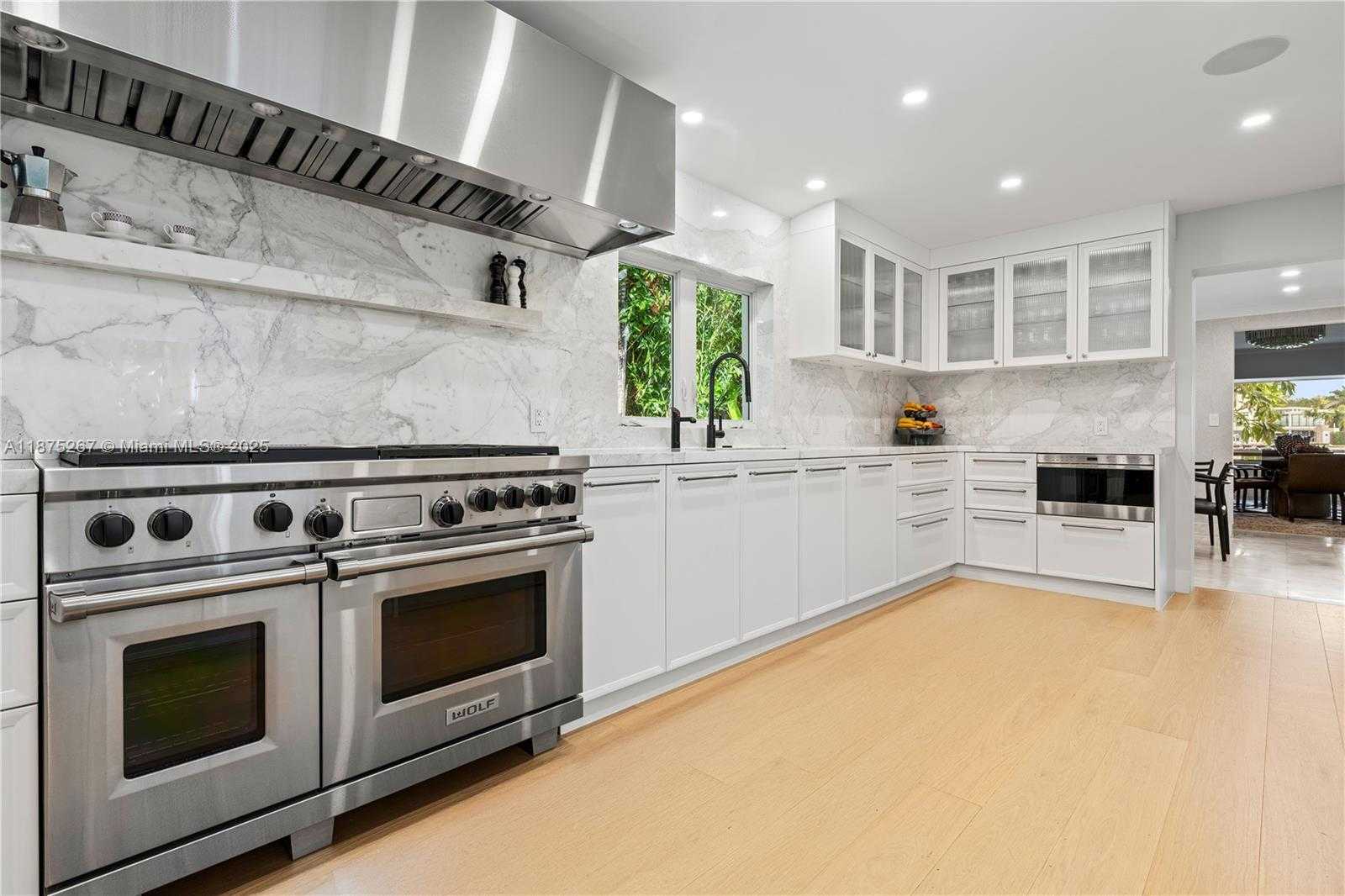 Small Image of 625 EAST DILIDO DR, Miami Beach Number 7