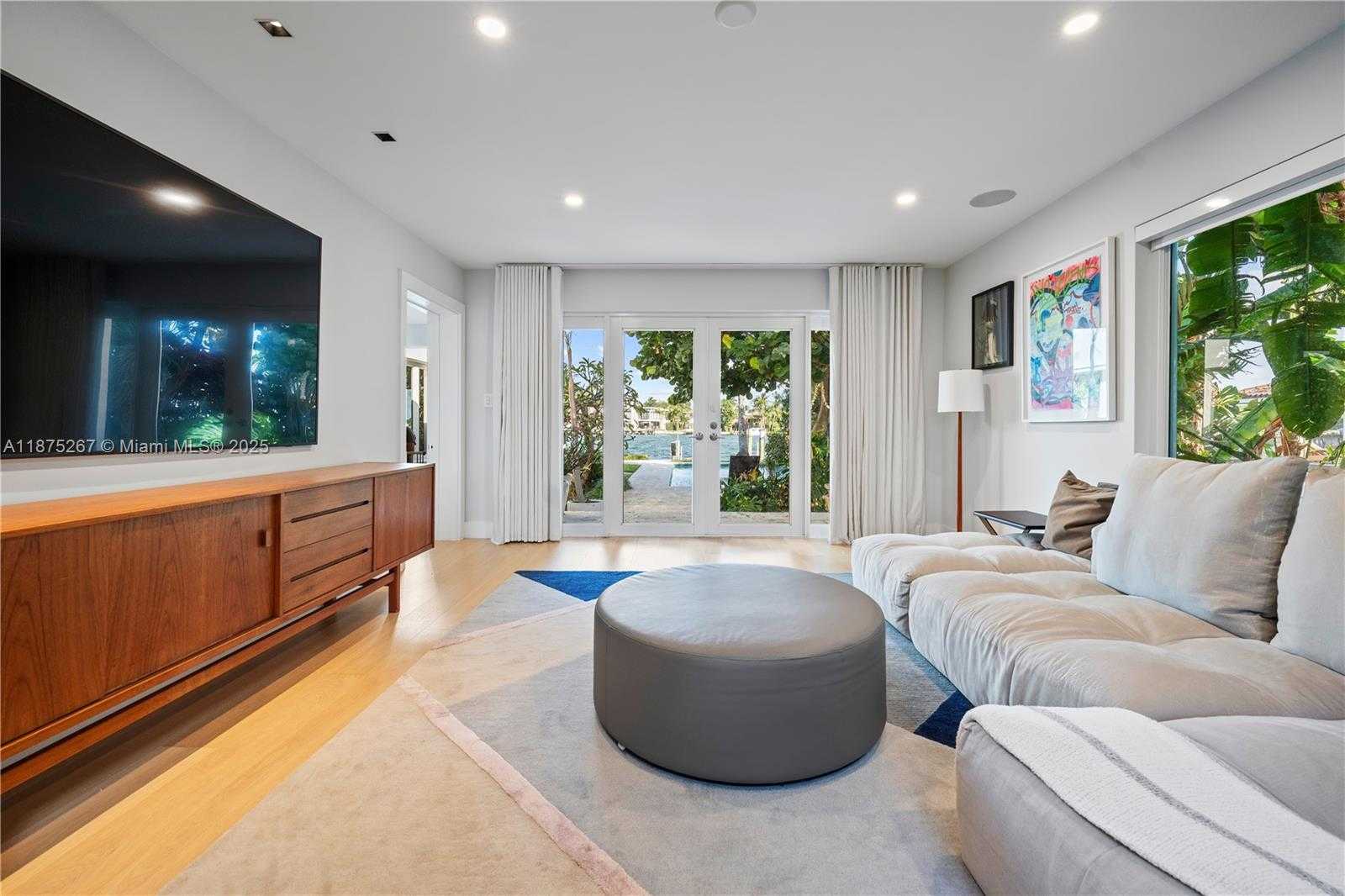 Small Image of 625 EAST DILIDO DR, Miami Beach Number 9
