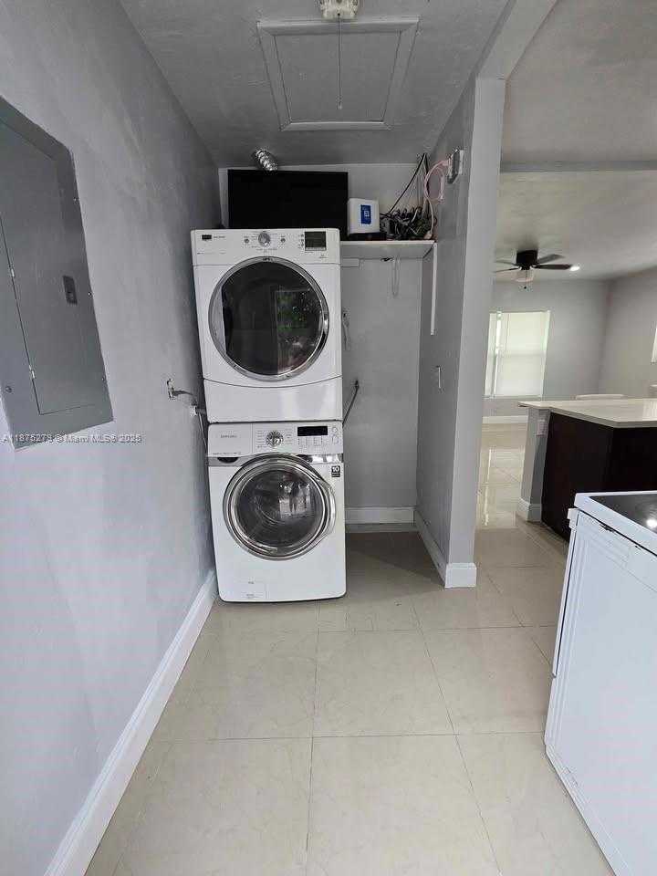 Small Image of 1271 NORTH EAST 211TH TER #1271, Miami Number 12