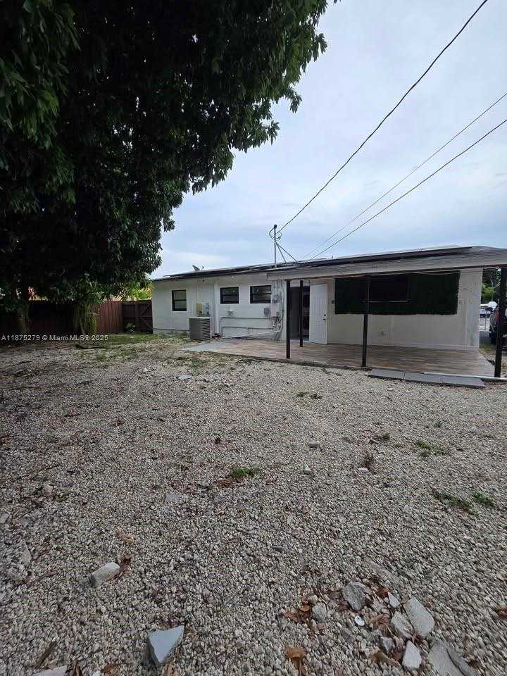 Small Image of 1271 NORTH EAST 211TH TER #1271, Miami Number 13