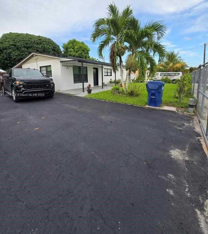 Small Image of 1271 NORTH EAST 211TH TER #1271, Miami Number 2
